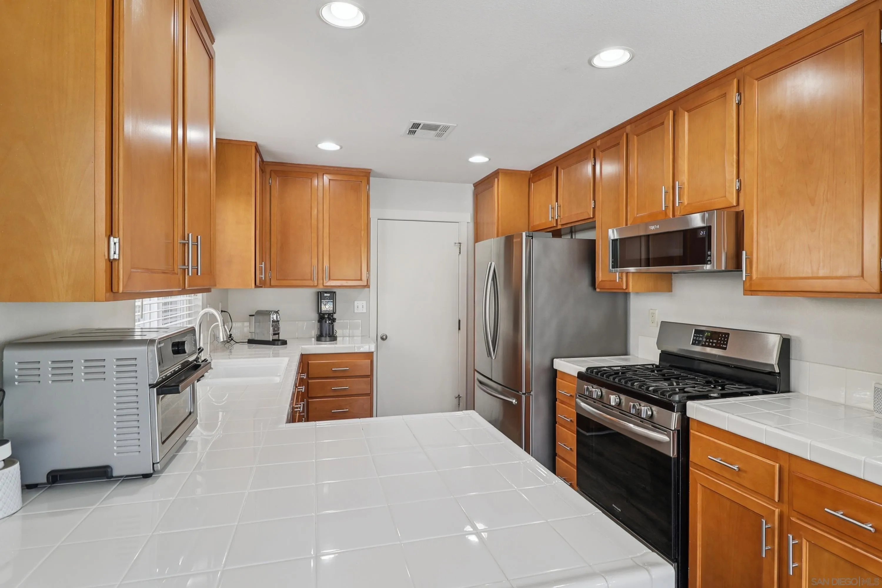 https://cdn.realtyfeed.com/cdn/127/250038759/a6ae4a3f17c345a3d78a4244f0910e1b.webp
