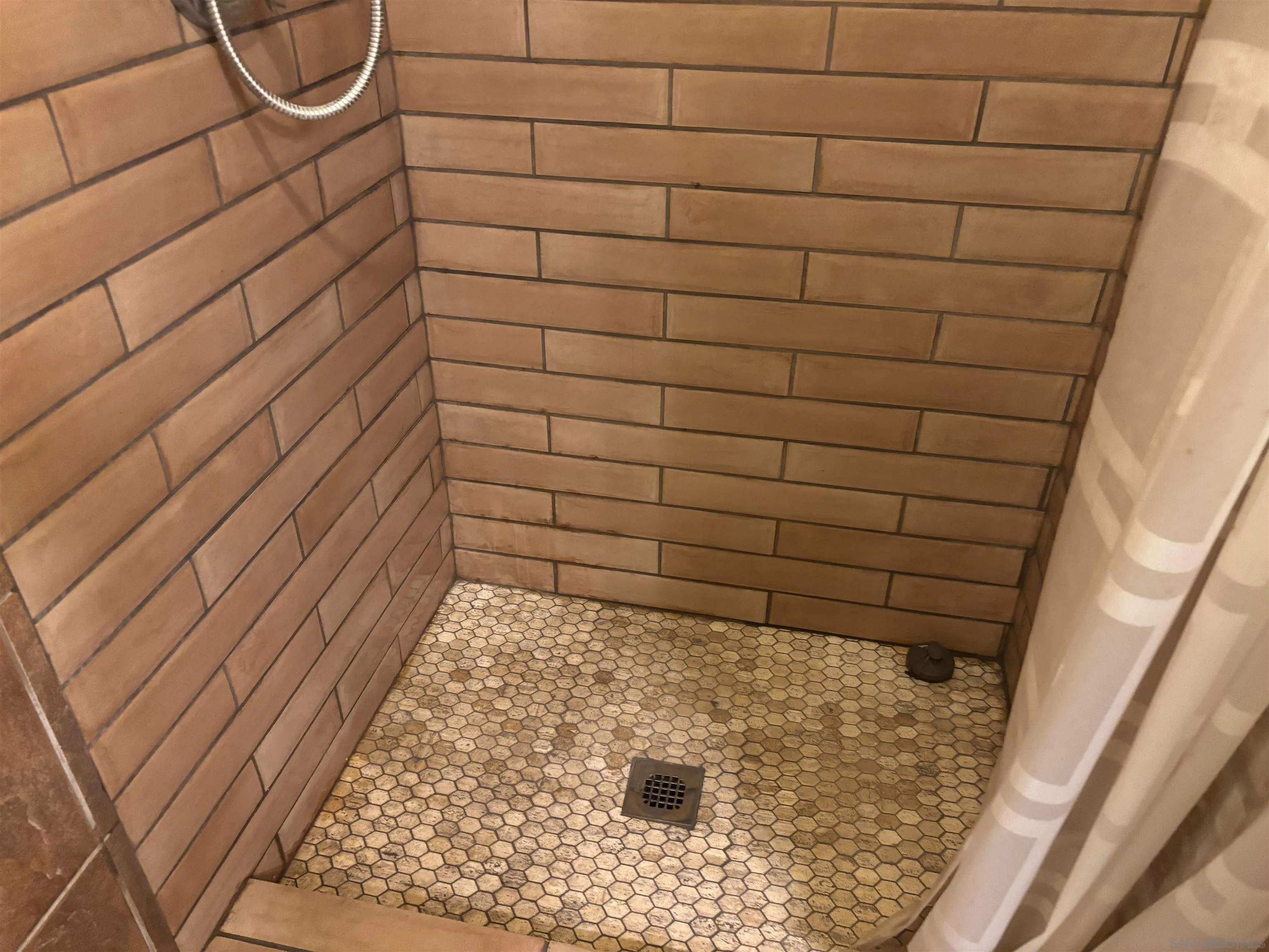 https://cdn.realtyfeed.com/cdn/127/250038763/e86b68d0dd7e06d156cb25e6eaff6474.webp
