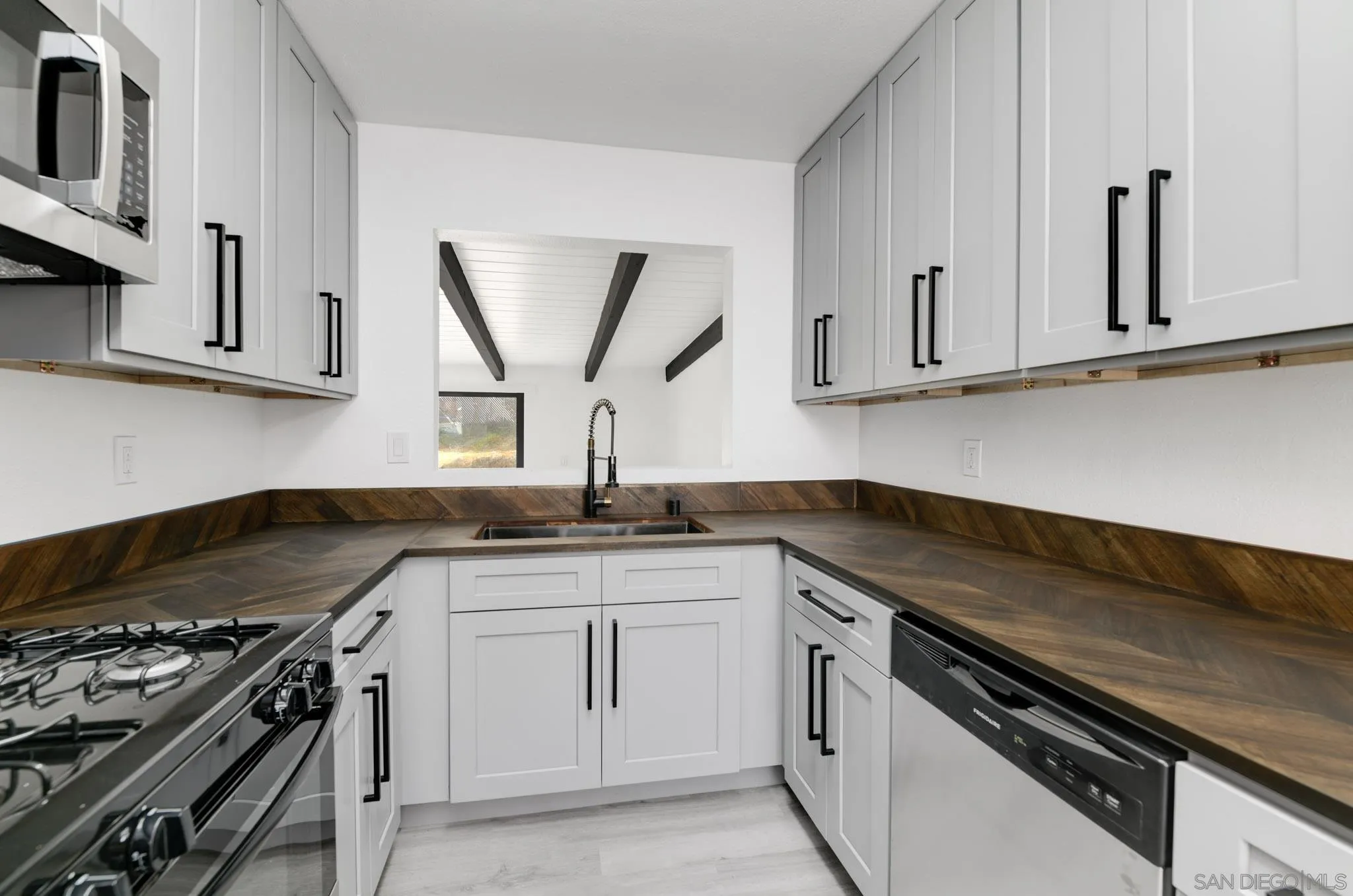 https://cdn.realtyfeed.com/cdn/127/250038766/7d3b022aa58d9c770f7165c85dd1f30a.webp