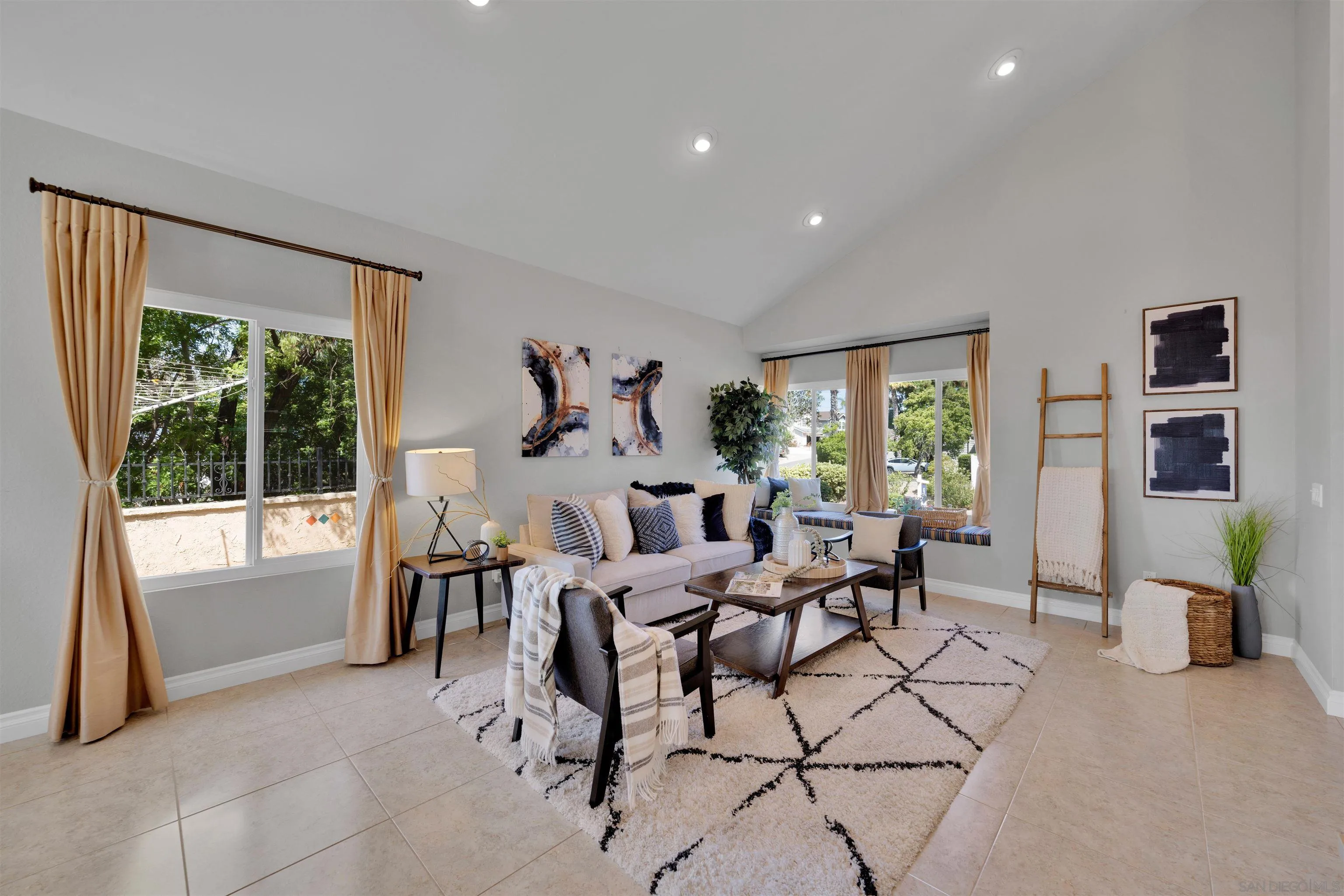 https://cdn.realtyfeed.com/cdn/127/250038767/190a0c1c7eb447cc71856de863913794.webp