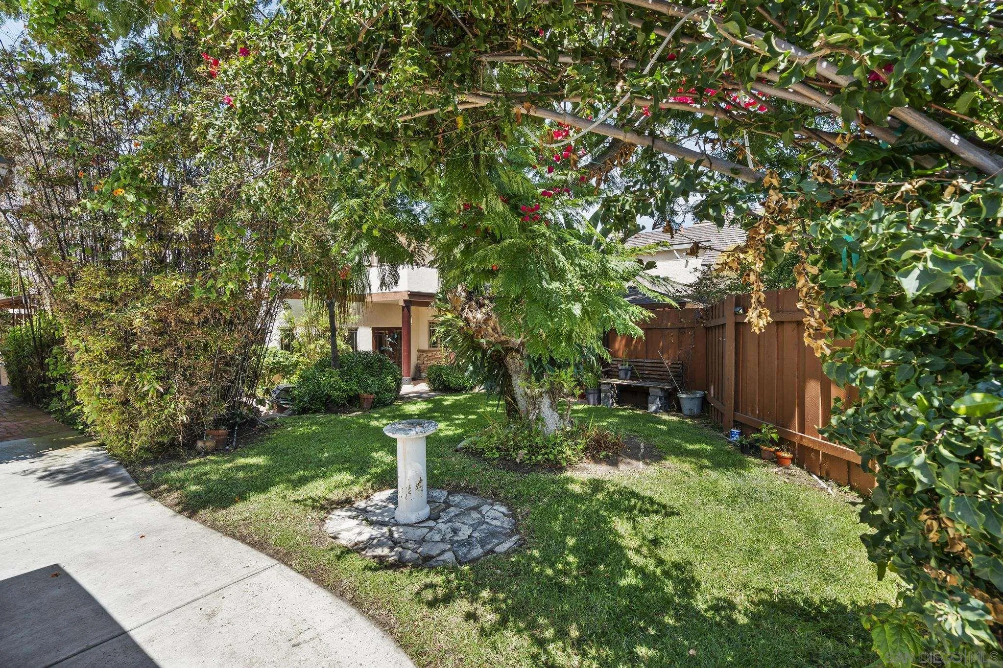https://cdn.realtyfeed.com/cdn/127/250038773/17ee65e3c0a888ad5ea7483e10b39ad7.webp