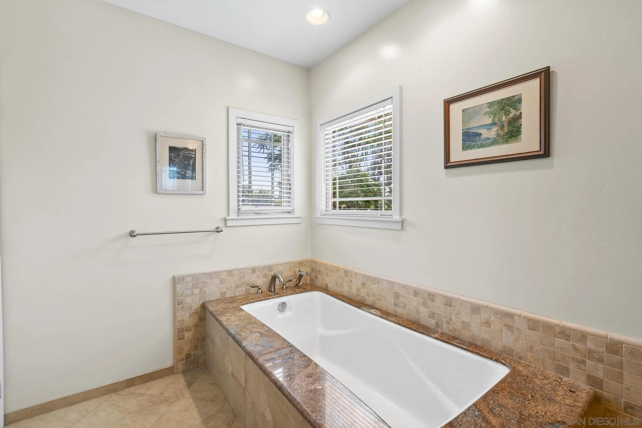https://cdn.realtyfeed.com/cdn/127/250038773/3c85f60f7fc20738ffd2591e1505aaa8.webp