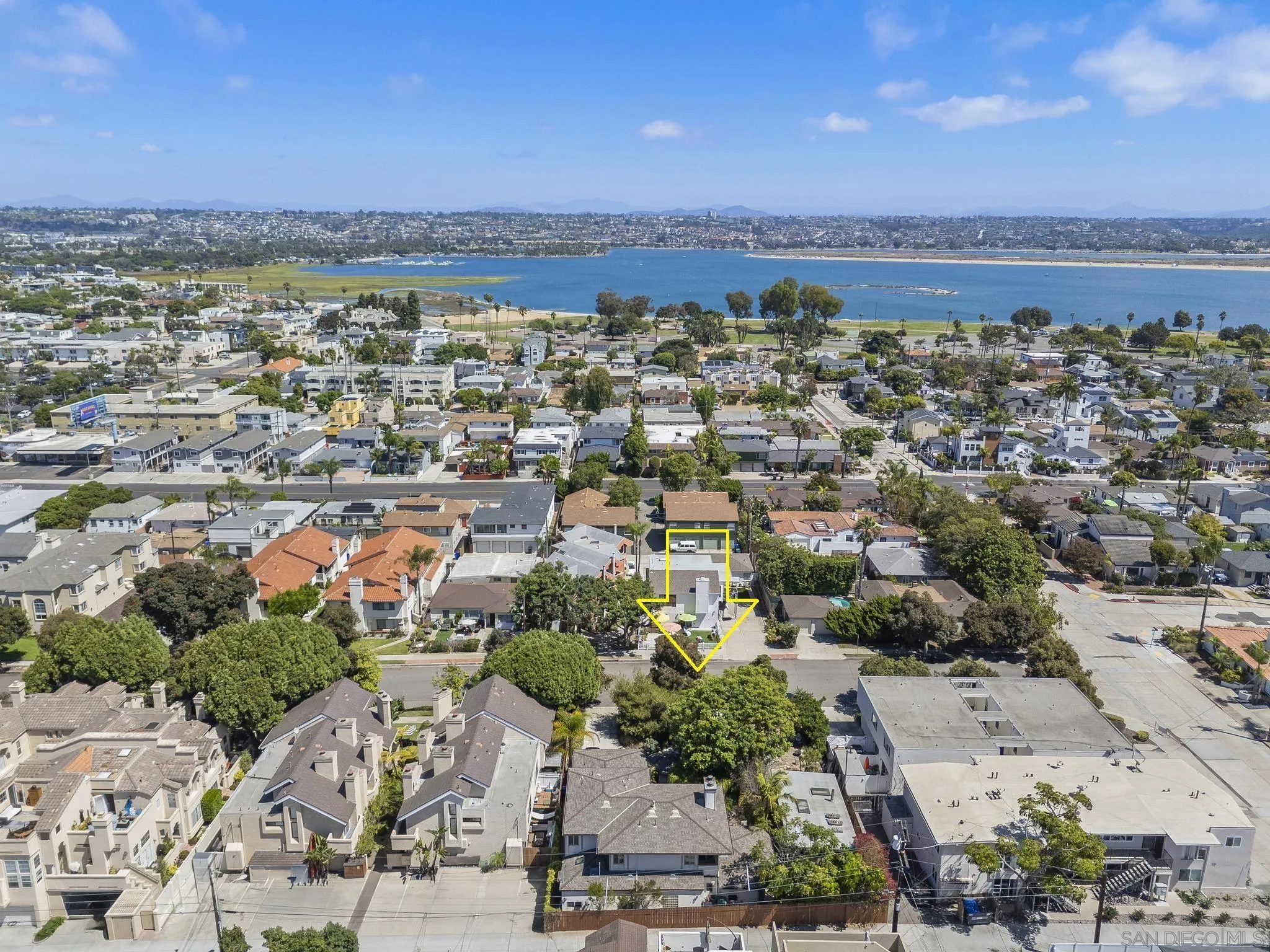 https://cdn.realtyfeed.com/cdn/127/250038773/4544bef1a12f10cce6e82e41e20214b0.webp