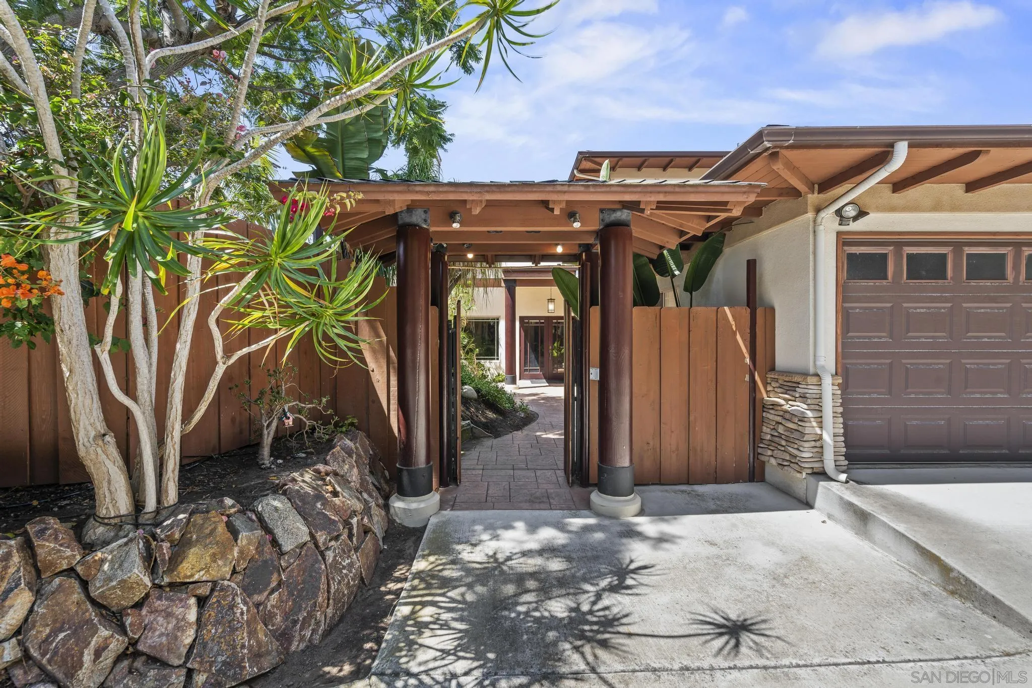 https://cdn.realtyfeed.com/cdn/127/250038773/5061a506ab3d4411e3a5dc6fa36ef90f.webp