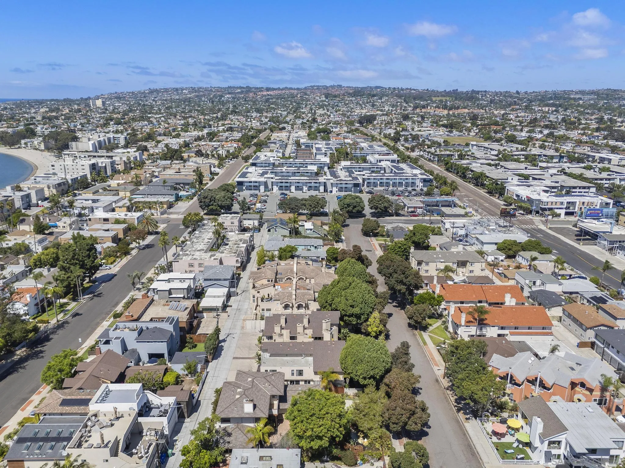 https://cdn.realtyfeed.com/cdn/127/250038773/6646bc3b7c06425bccb58aa0c60c7f9f.webp