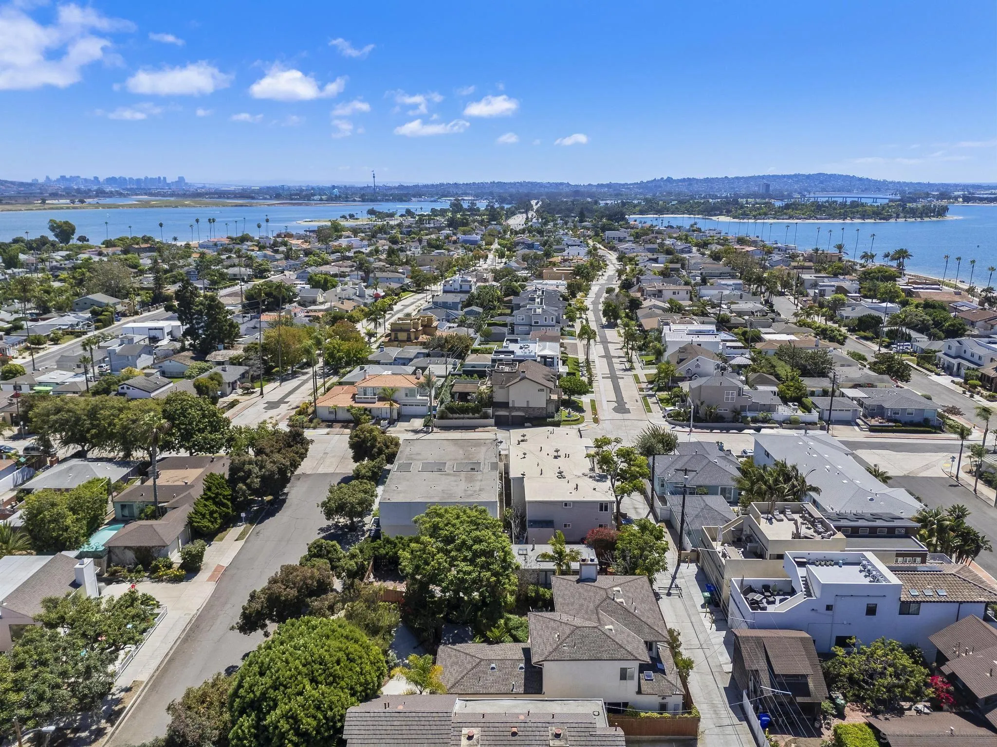 https://cdn.realtyfeed.com/cdn/127/250038773/8cfba64e46acda2f01cb8d9d2d900c17.webp