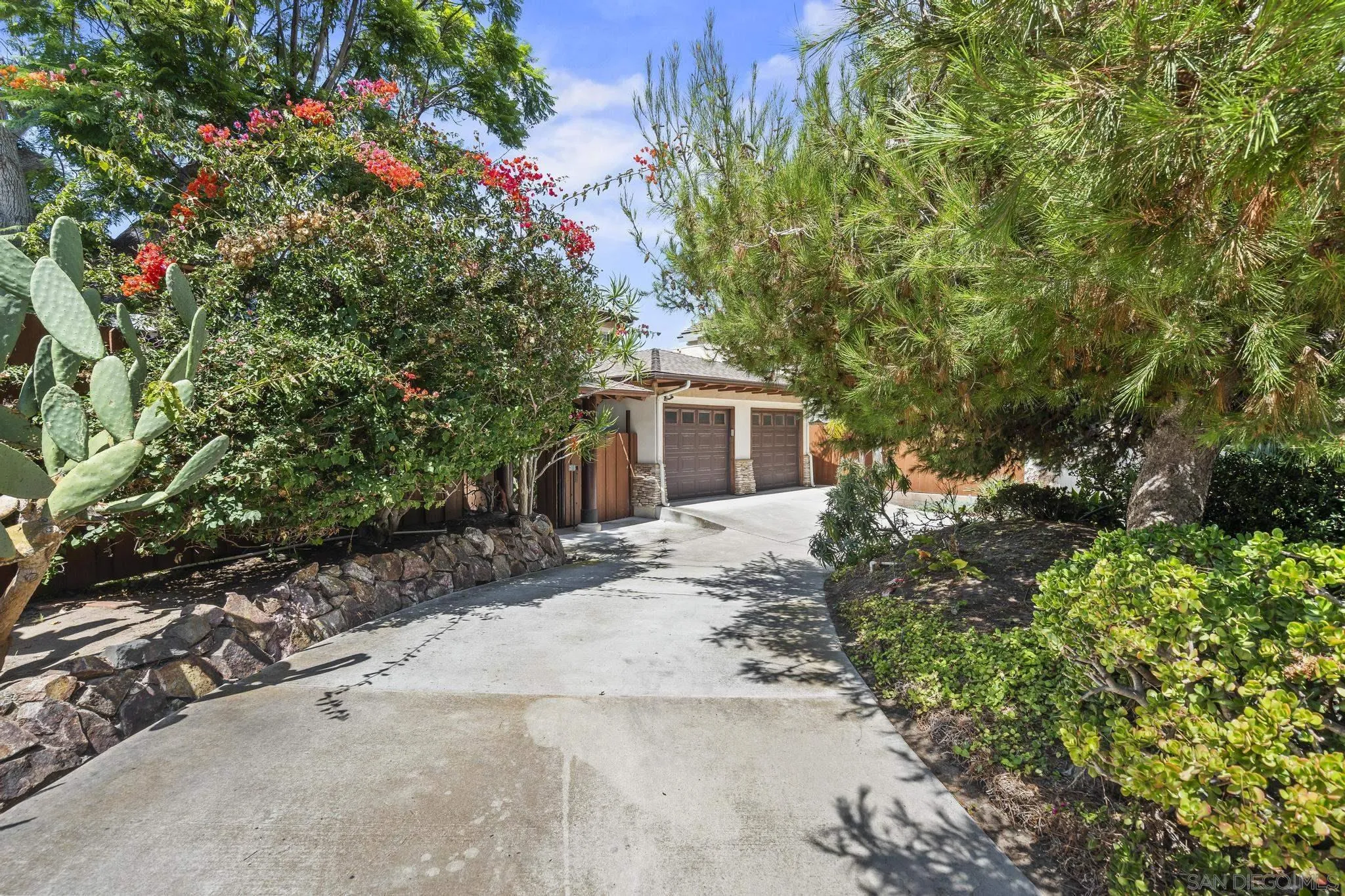 https://cdn.realtyfeed.com/cdn/127/250038773/c9aba919b6c088bf6db2d8c3a041df4c.webp