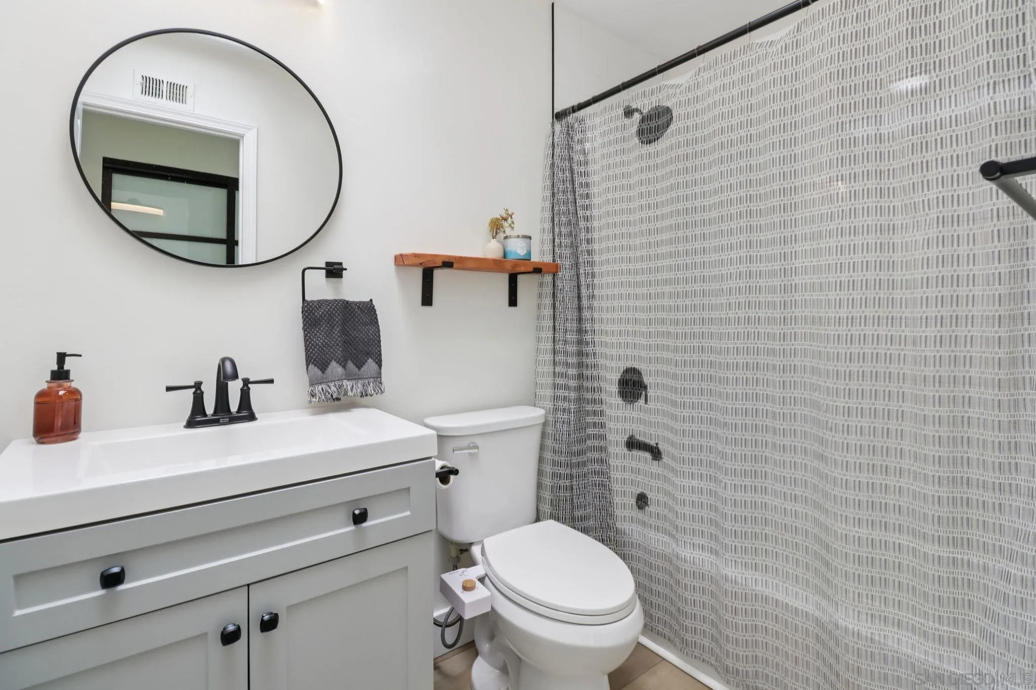 https://cdn.realtyfeed.com/cdn/127/250038774/cc49b0e97a7b3a75938f239fdec65c27.webp