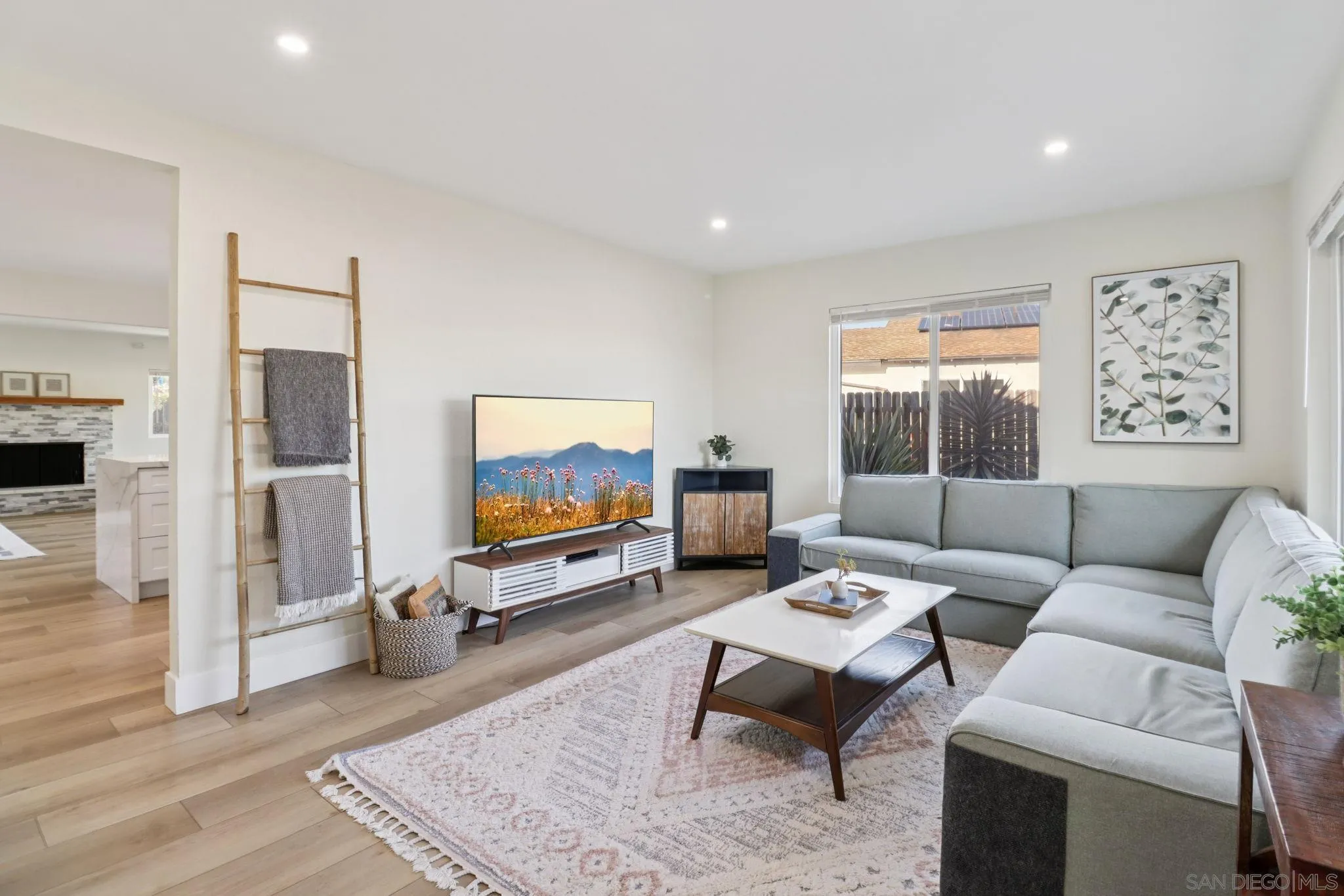 https://cdn.realtyfeed.com/cdn/127/250038774/e726fbd01cad27489cc1b8f43ec6ab0b.webp