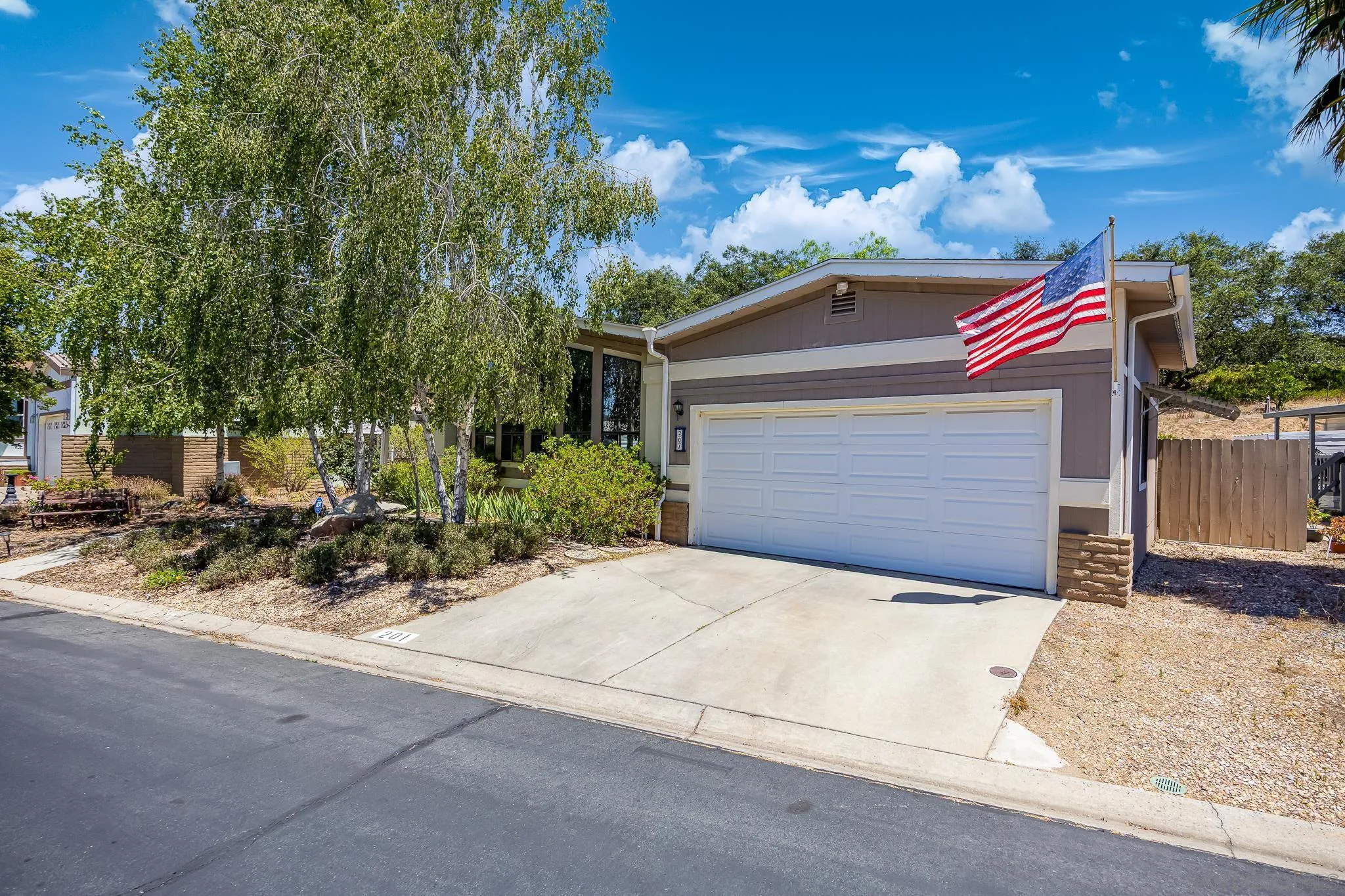 https://cdn.realtyfeed.com/cdn/127/250038779/eaedd19d69f73cb12208bfdd3dfb3add.webp