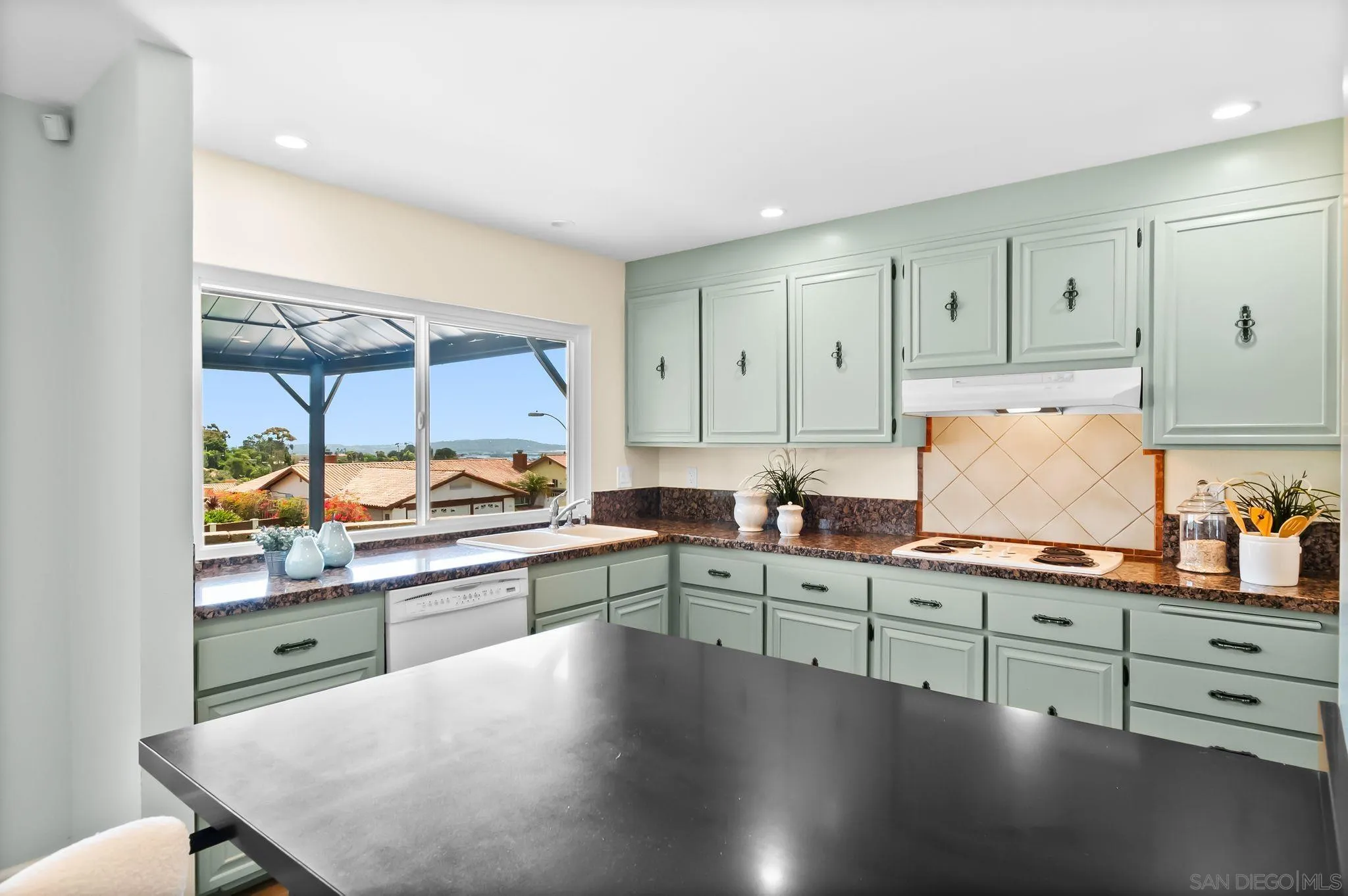 https://cdn.realtyfeed.com/cdn/127/250038786/53f2843db7fd6a3fa8e40c87608d237b.webp