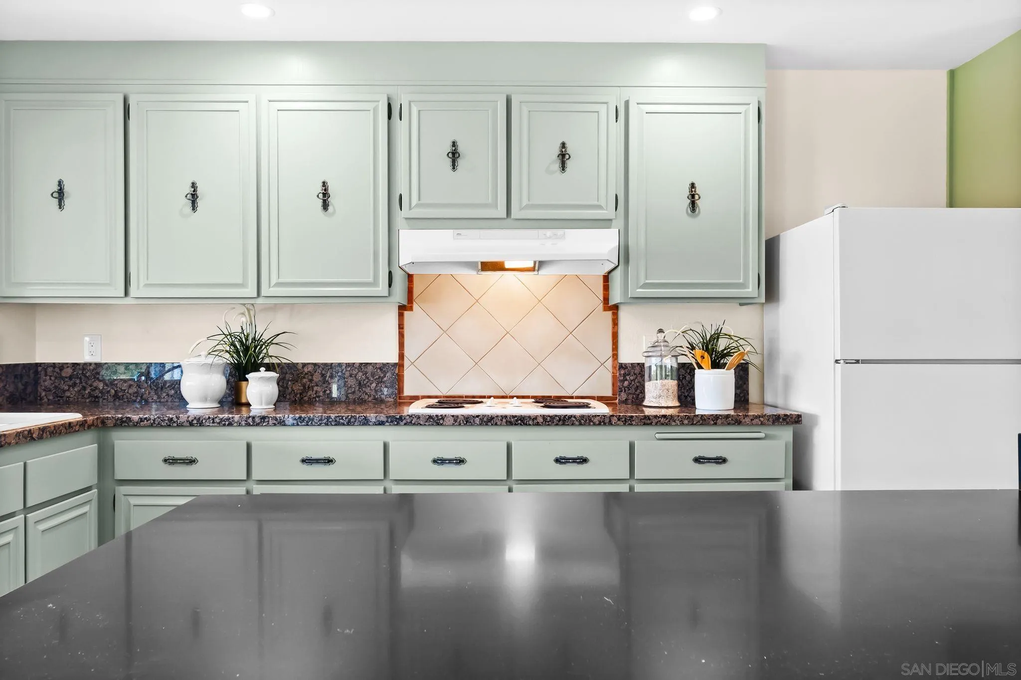 https://cdn.realtyfeed.com/cdn/127/250038786/c6ce79abff5ee1a98fca1dd1eee8ce46.webp