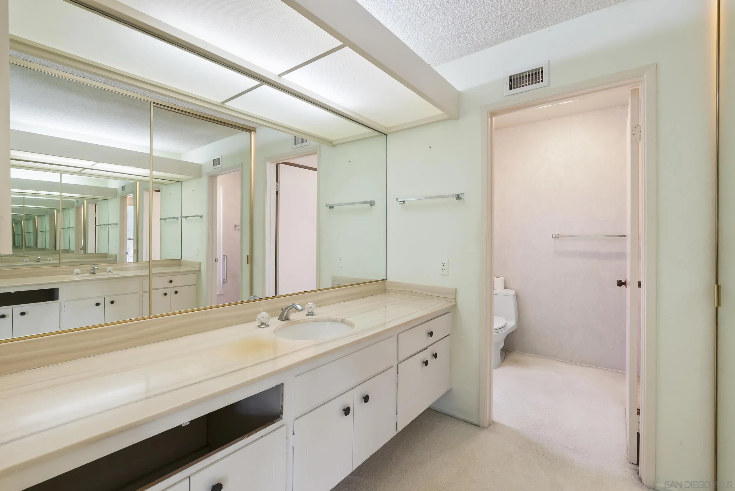 https://cdn.realtyfeed.com/cdn/127/250038791/526d5e8da4fa7a75a9c00d28c96e19dc.webp