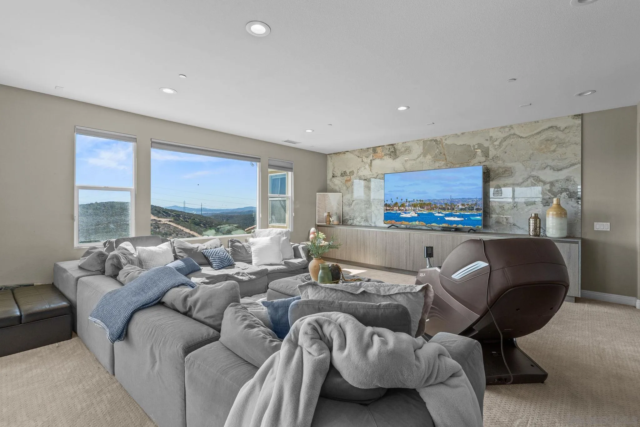 https://cdn.realtyfeed.com/cdn/127/250038795/16f54a6b5db6b23a4c4a105b454bf97e.webp