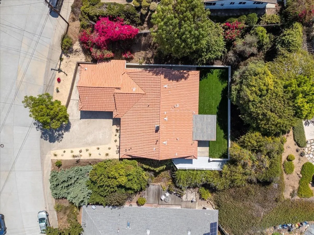 https://cdn.realtyfeed.com/cdn/127/250038798/f561bdef02fd2c16c2f4cee166b8d8b4.webp