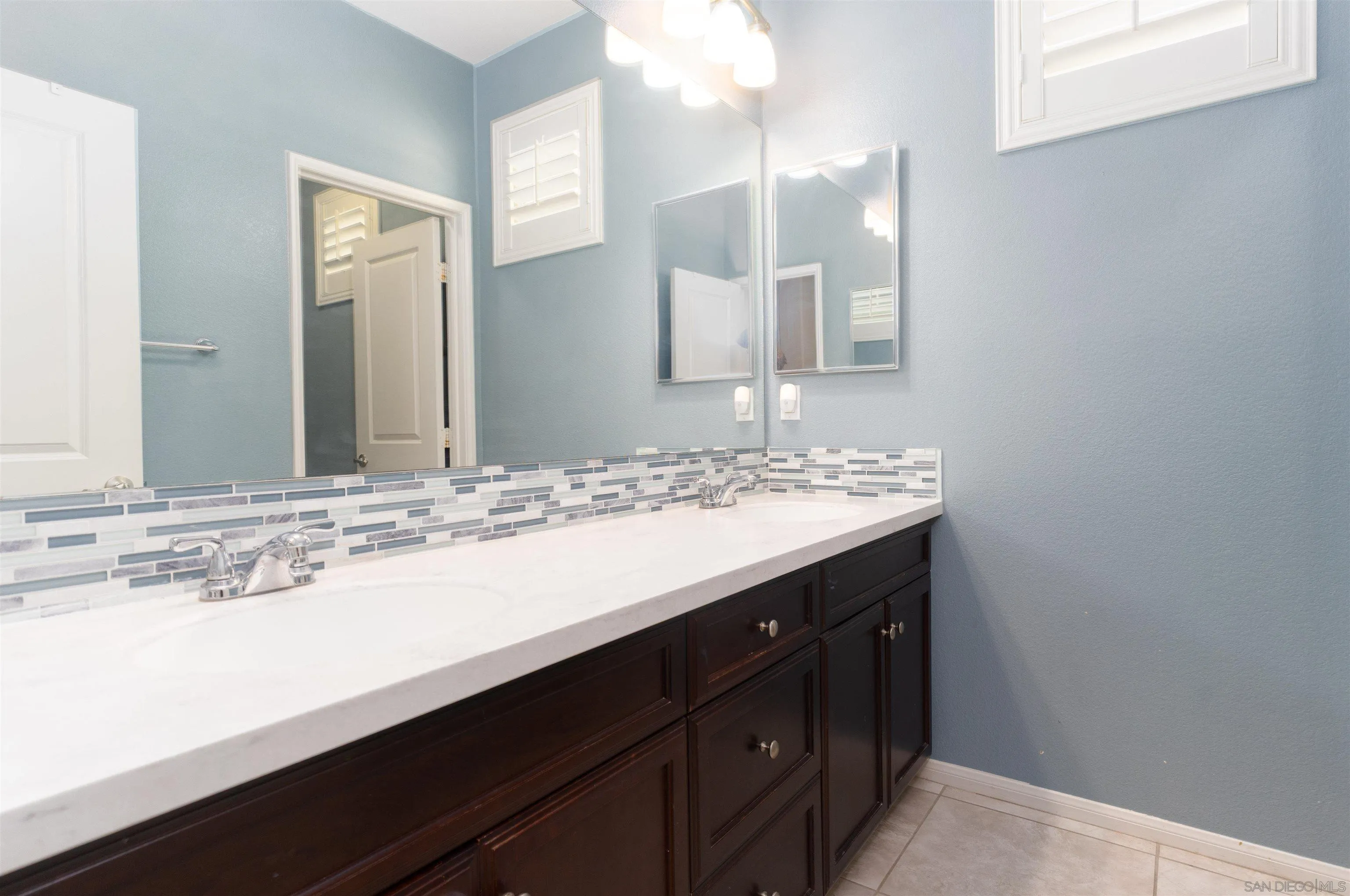 https://cdn.realtyfeed.com/cdn/127/250038809/0e318250a37946ad85031a30bc76ffb8.webp