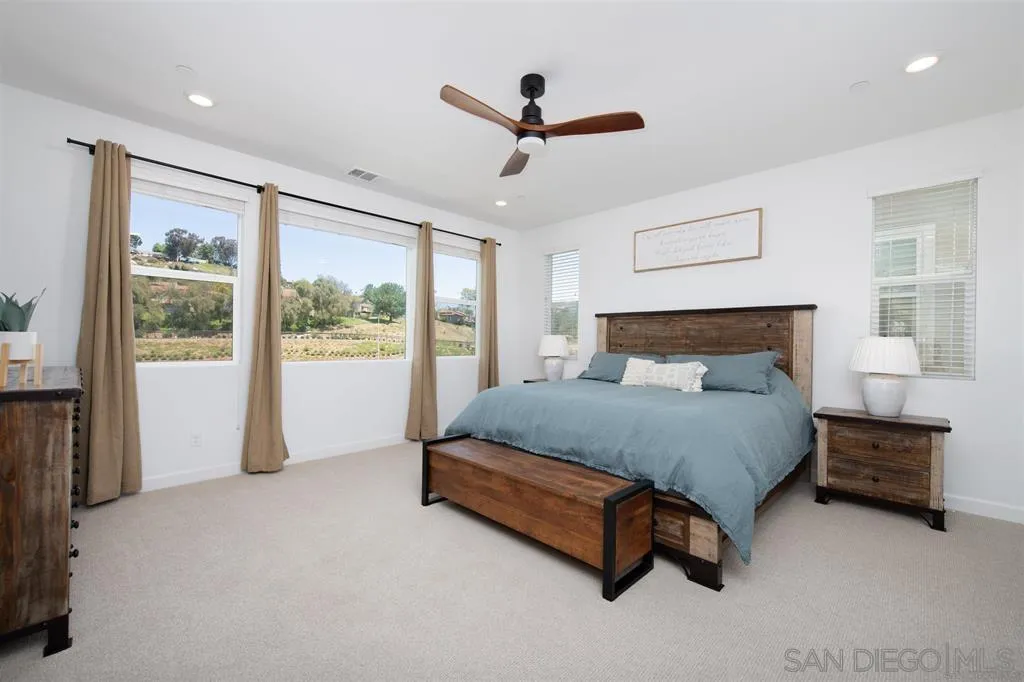 https://cdn.realtyfeed.com/cdn/127/250038811/18322edac2a387480c9c96403b86c4e3.webp