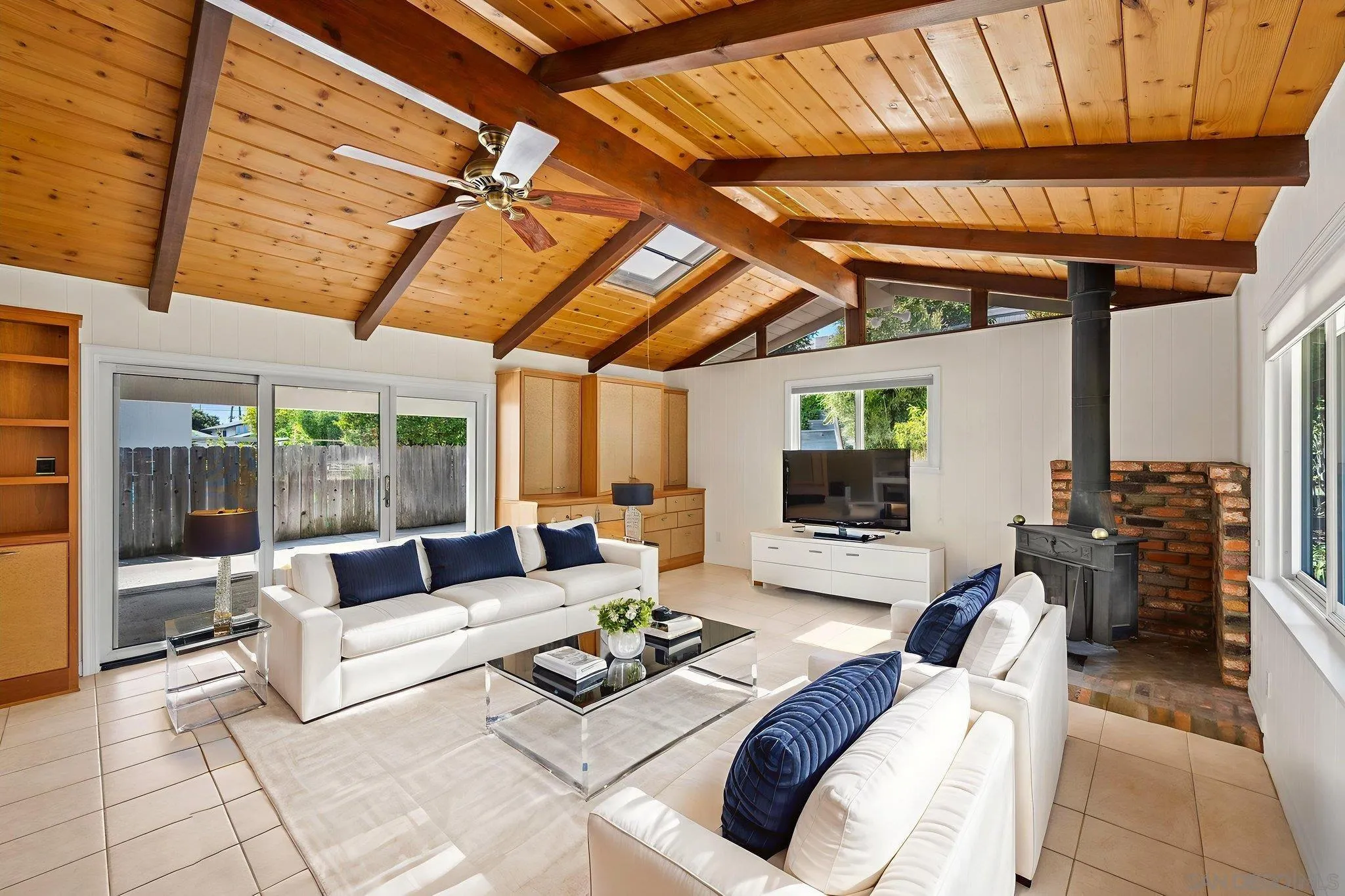 https://cdn.realtyfeed.com/cdn/127/250038814/0eafe34dba3d4445614ef585fba602ec.webp