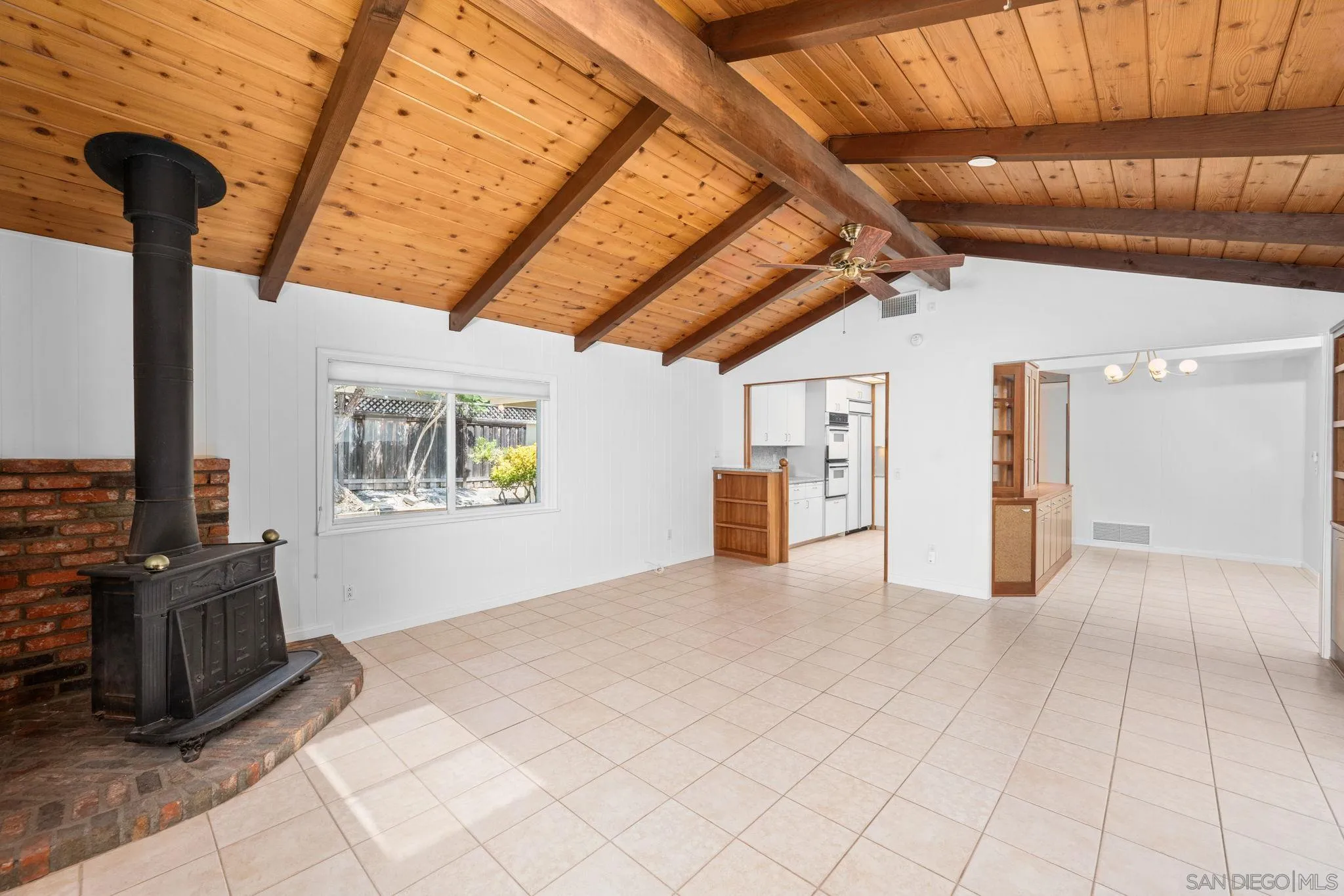 https://cdn.realtyfeed.com/cdn/127/250038814/23cc4d97d862ca1e3ddba0f57533ad1c.webp