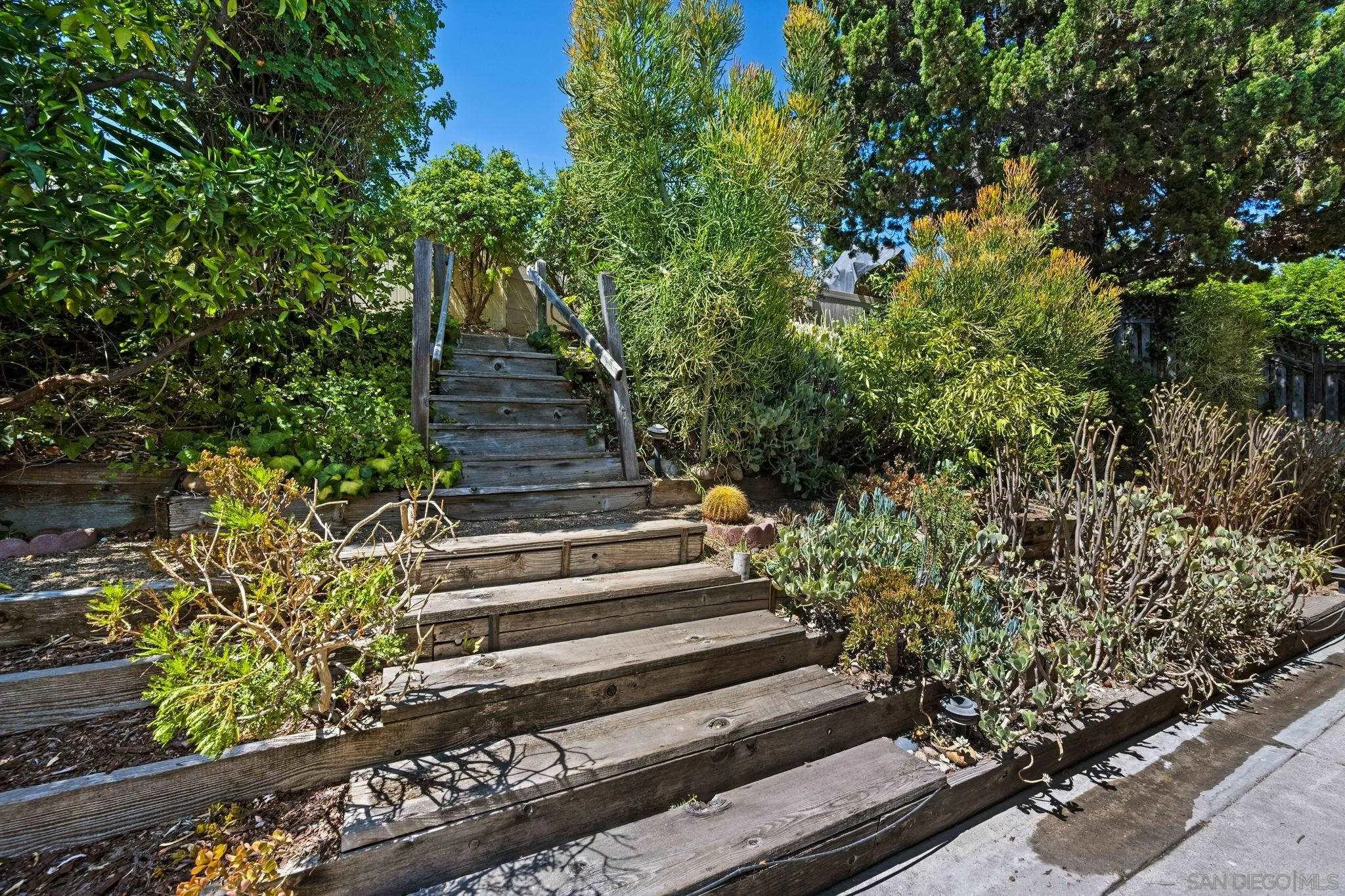 https://cdn.realtyfeed.com/cdn/127/250038814/4b208a7dac8c66b9ffa062e4e4d840ec.webp