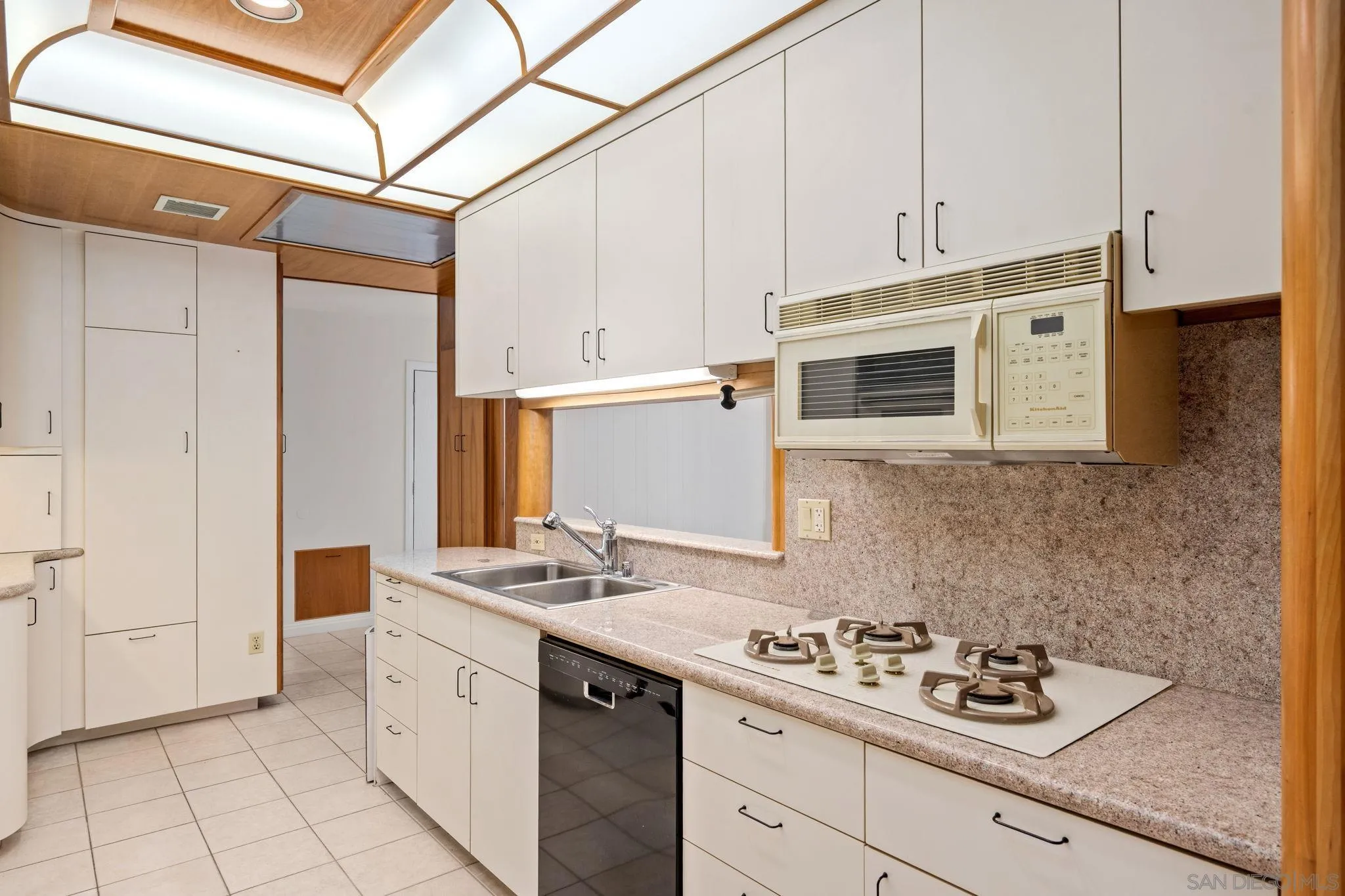 https://cdn.realtyfeed.com/cdn/127/250038814/d79a6fee39d3d8b403c0bc4100a1f169.webp