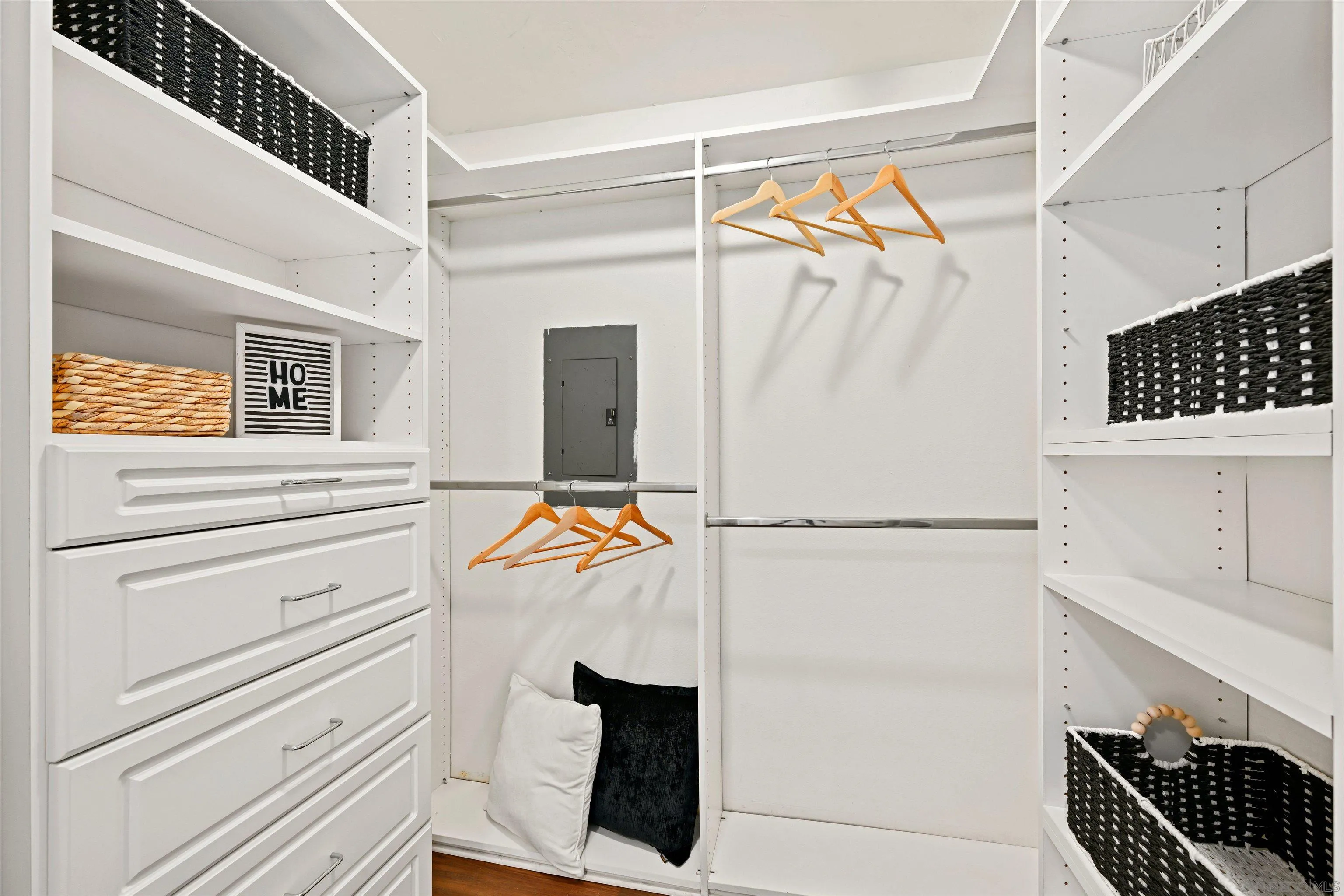 https://cdn.realtyfeed.com/cdn/127/250038819/1585a8ed9e552d06f6d944c12f4d3db8.webp
