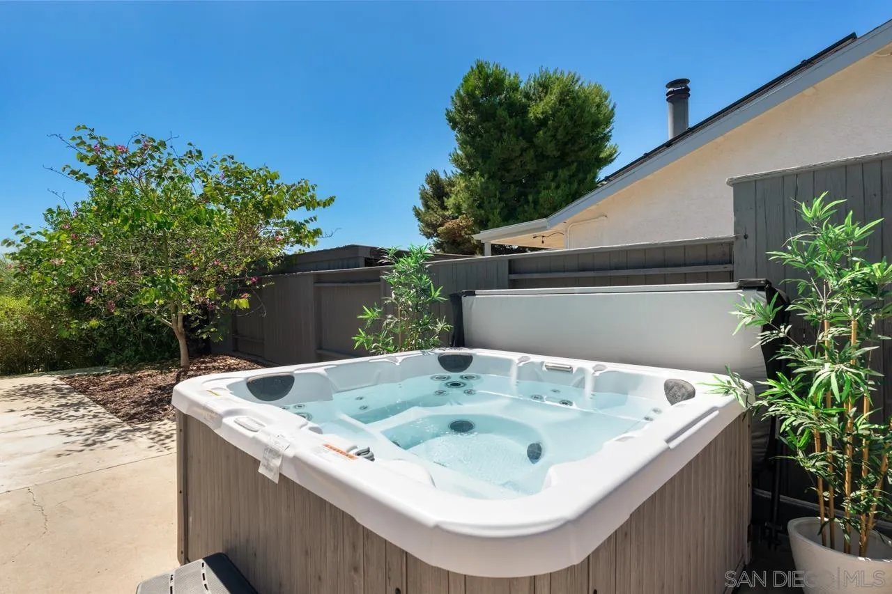https://cdn.realtyfeed.com/cdn/127/250038822/37dde0147c5c41b652423f83c298a829.webp