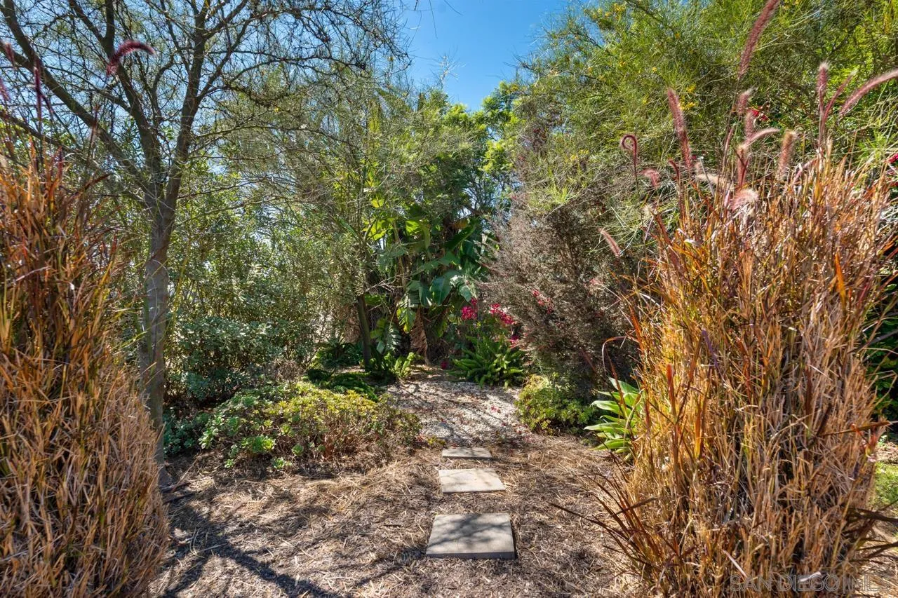 https://cdn.realtyfeed.com/cdn/127/250038822/f050b1b10357326c1cda0e53a1ff81a7.webp