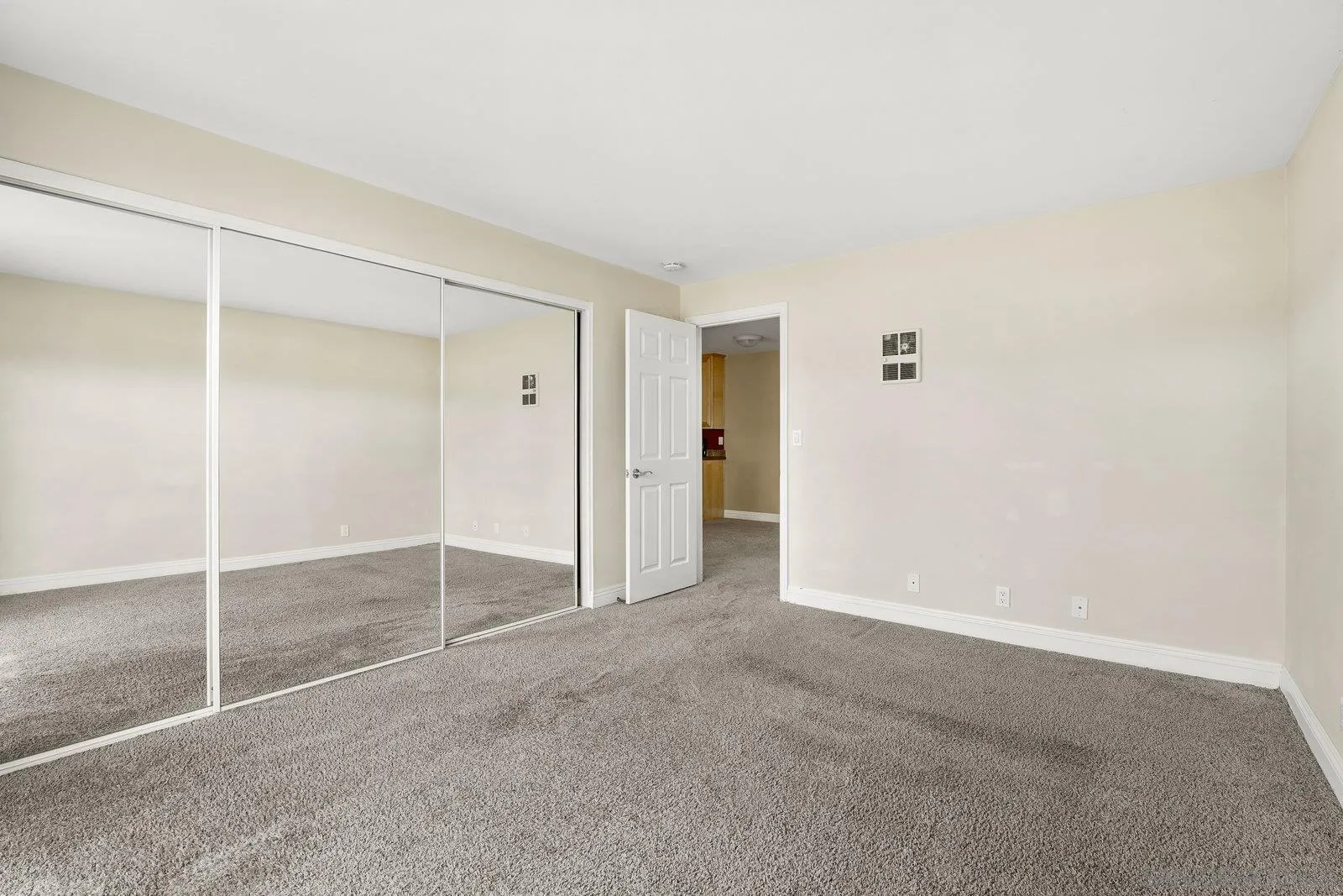 https://cdn.realtyfeed.com/cdn/127/250038823/82d0140f597851affd8eed5ebcc23d4f.webp