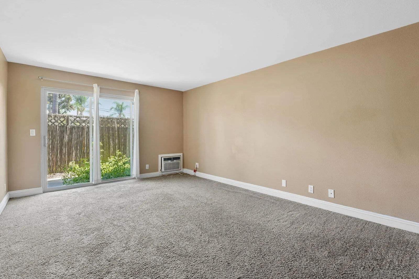 https://cdn.realtyfeed.com/cdn/127/250038823/8e60a1dc6b6ff38d9a42c744e6124b28.webp
