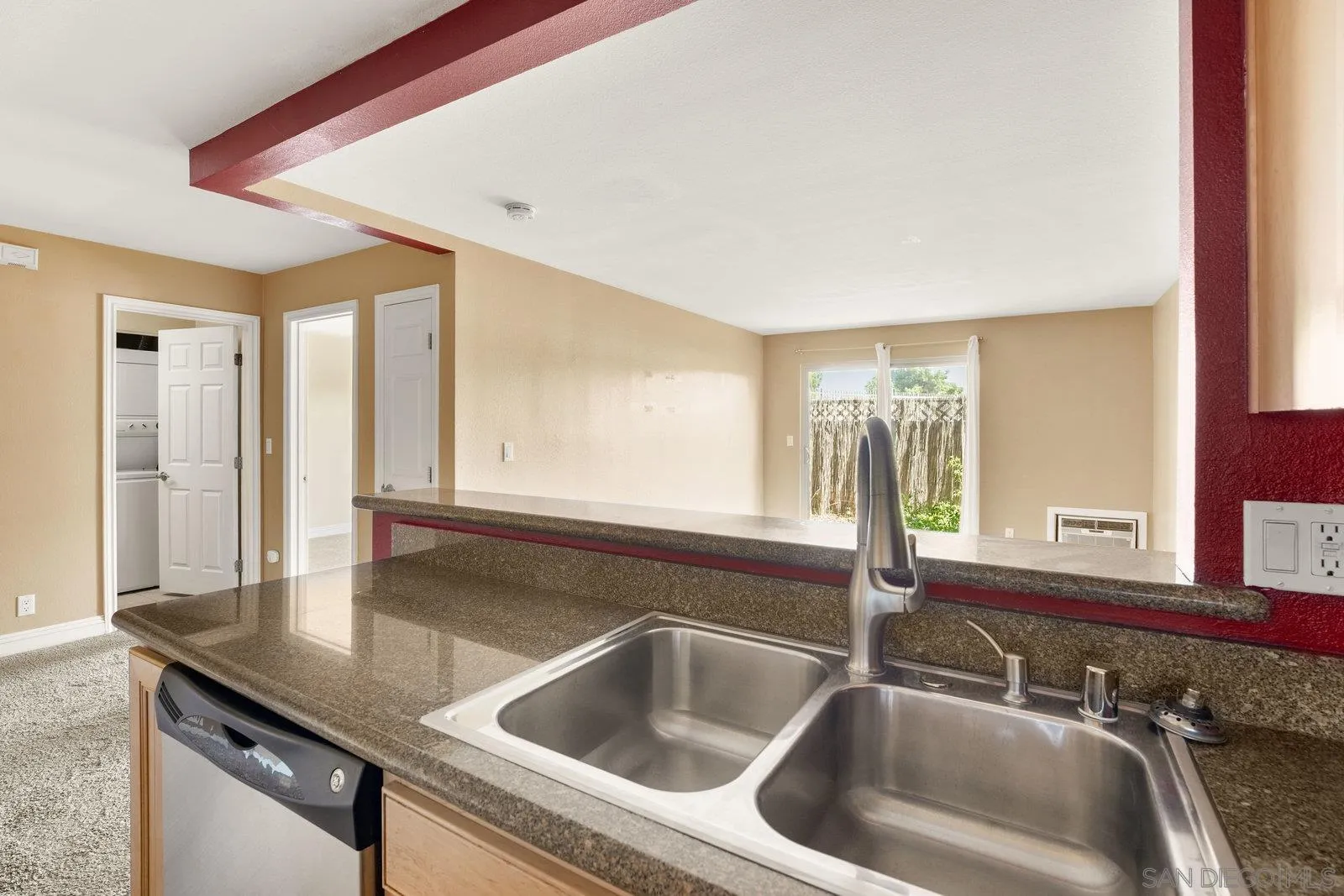 https://cdn.realtyfeed.com/cdn/127/250038823/aa110e169d3840a2bfe49d434daad75d.webp