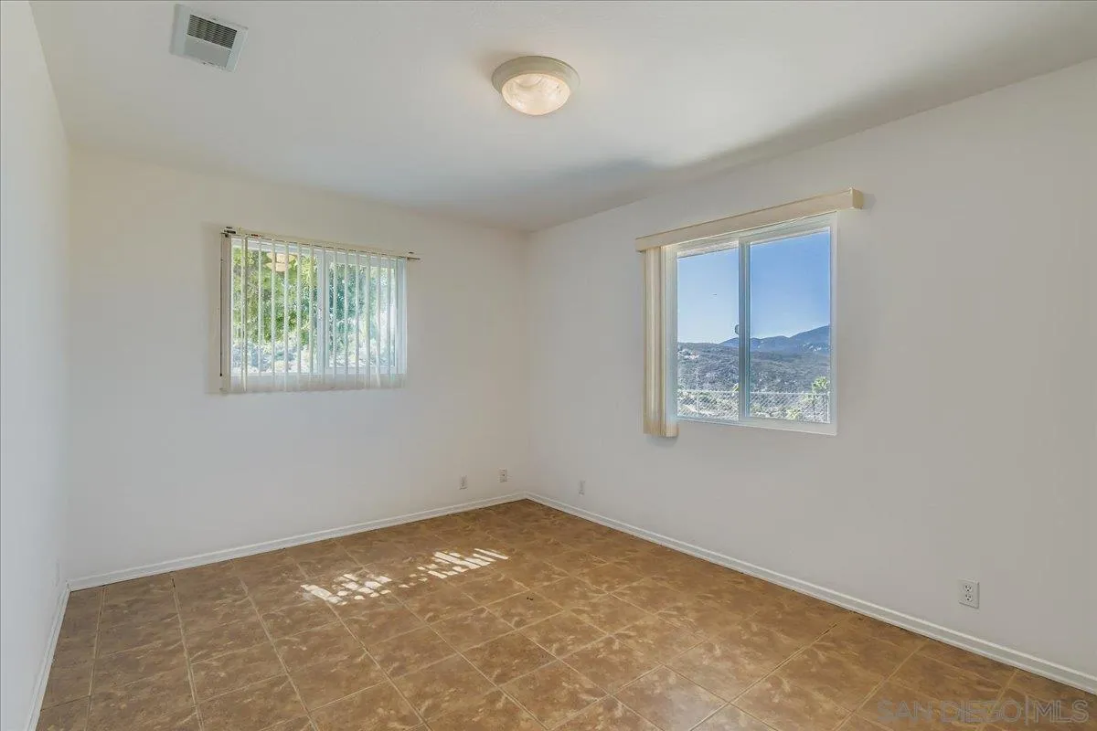 https://cdn.realtyfeed.com/cdn/127/250038828/62cf53db2af312814c8f5e55a4366a60.webp
