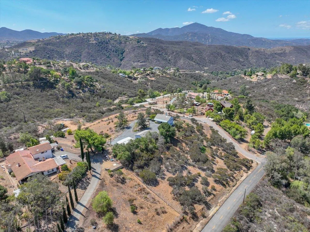 https://cdn.realtyfeed.com/cdn/127/250038828/67f8c9029bee97921e45ef8d585c8f74.webp