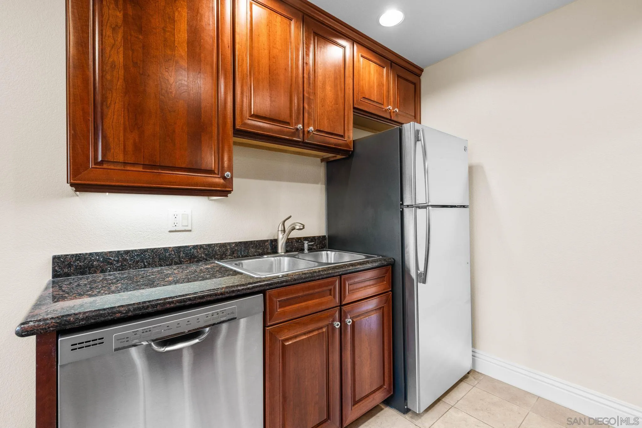 https://cdn.realtyfeed.com/cdn/127/250038830/2ba86e887553e5db9754bdd3ee612896.webp
