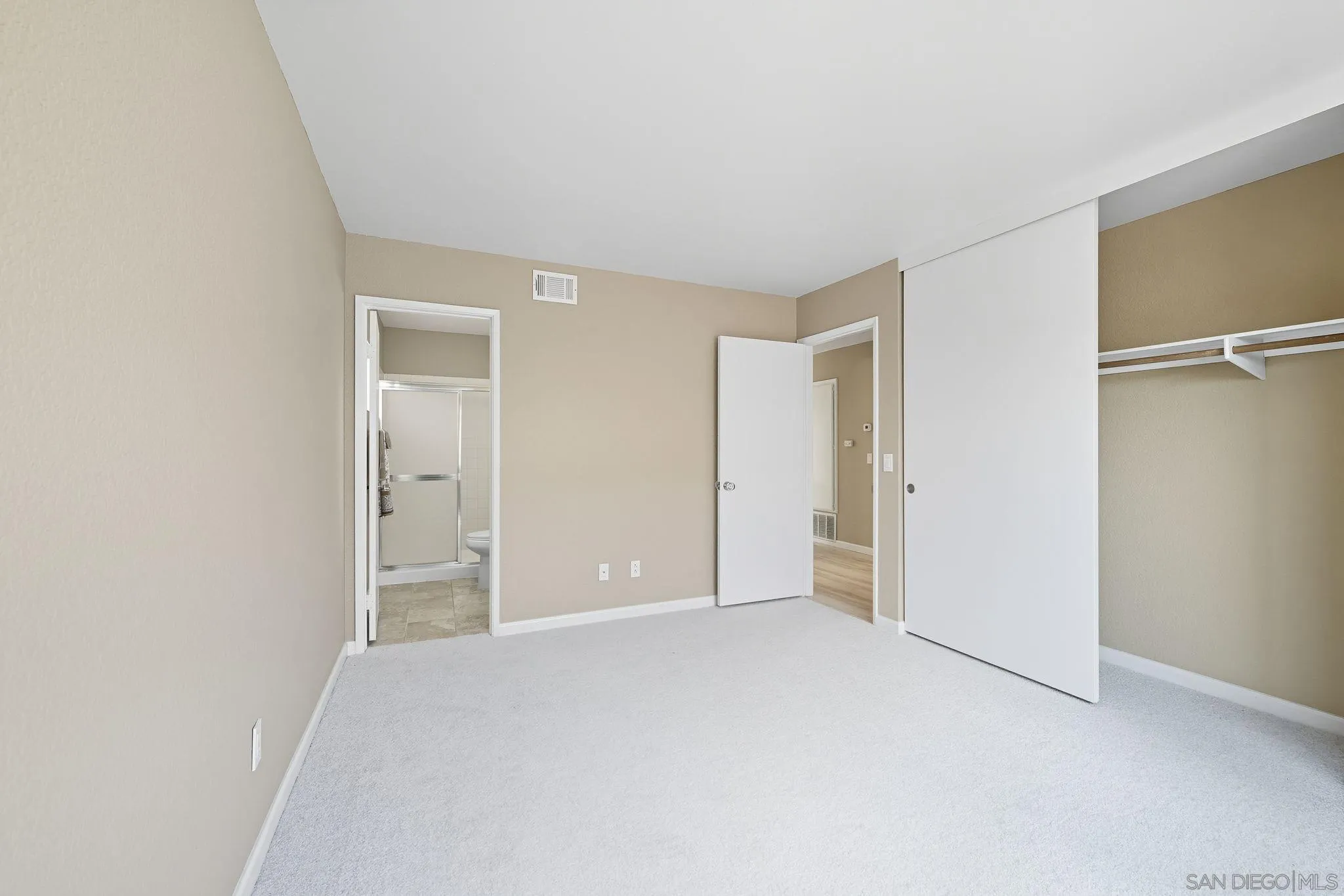 https://cdn.realtyfeed.com/cdn/127/250038847/1e678b6dff24ca9a2c0b903523d92cce.webp