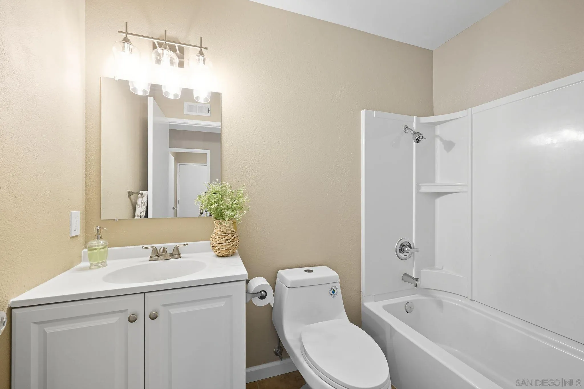 https://cdn.realtyfeed.com/cdn/127/250038847/1f4a913a7bdb7d53effd27e14de34ca6.webp