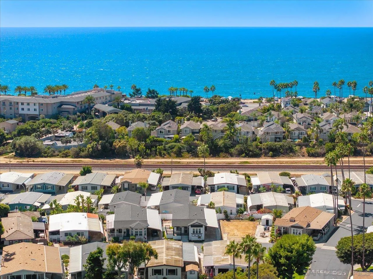 https://cdn.realtyfeed.com/cdn/127/250038852/090c926f68235b4b4b9af61eb1db6c14.webp