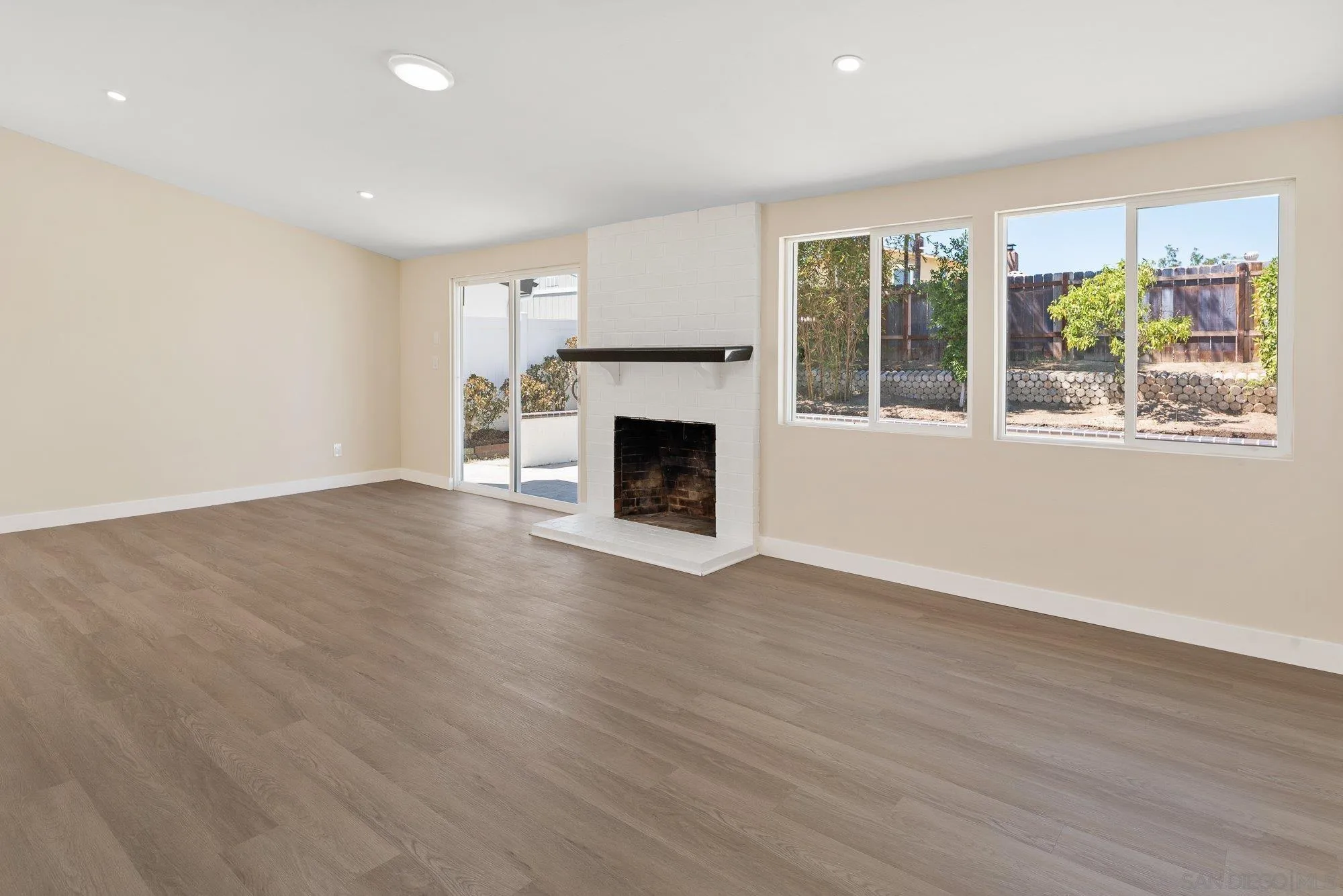 https://cdn.realtyfeed.com/cdn/127/250038859/5ed0b1ccac27d192b5311300acec5376.webp