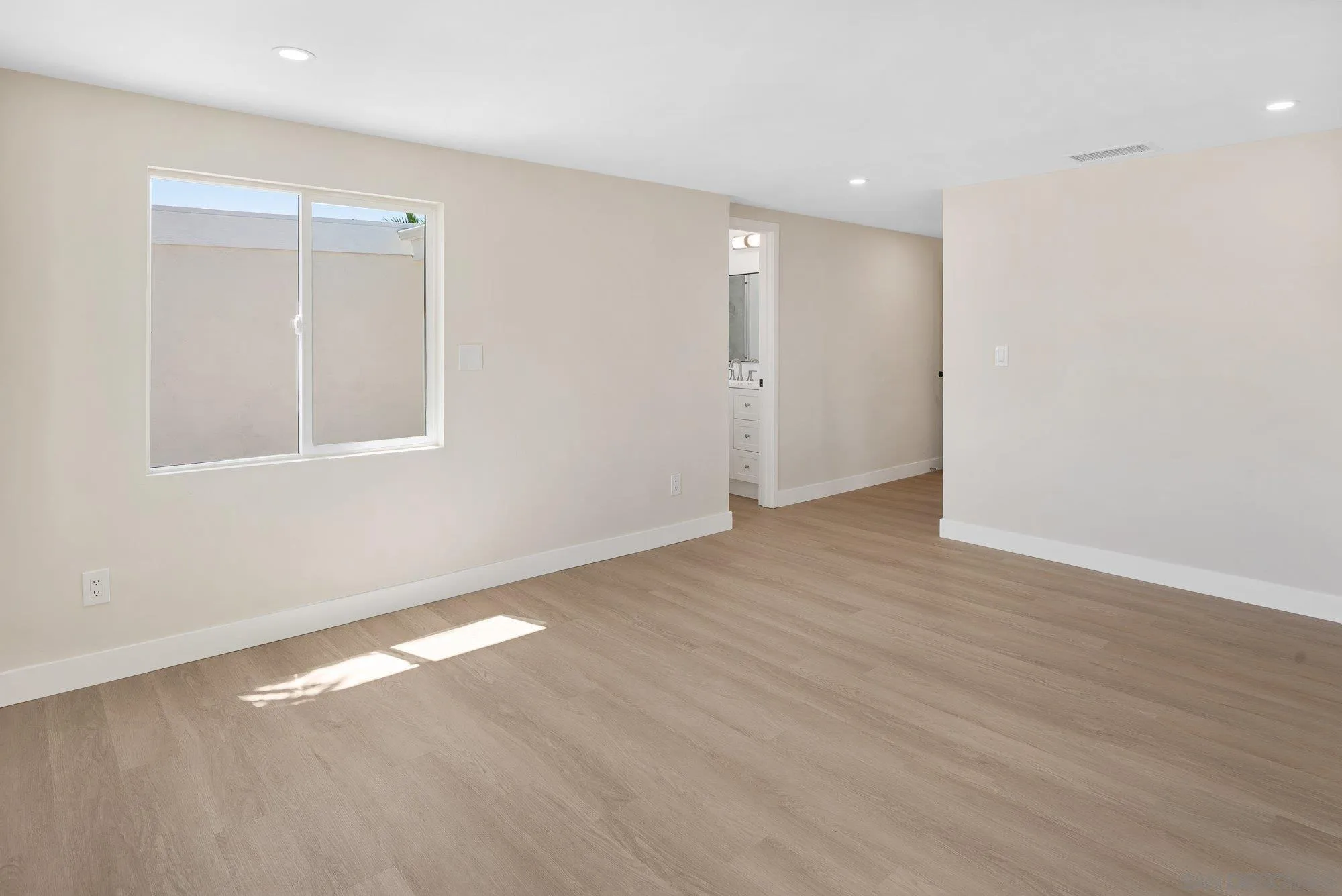 https://cdn.realtyfeed.com/cdn/127/250038859/8380a9ecd18957d27d25a9dff56feb05.webp