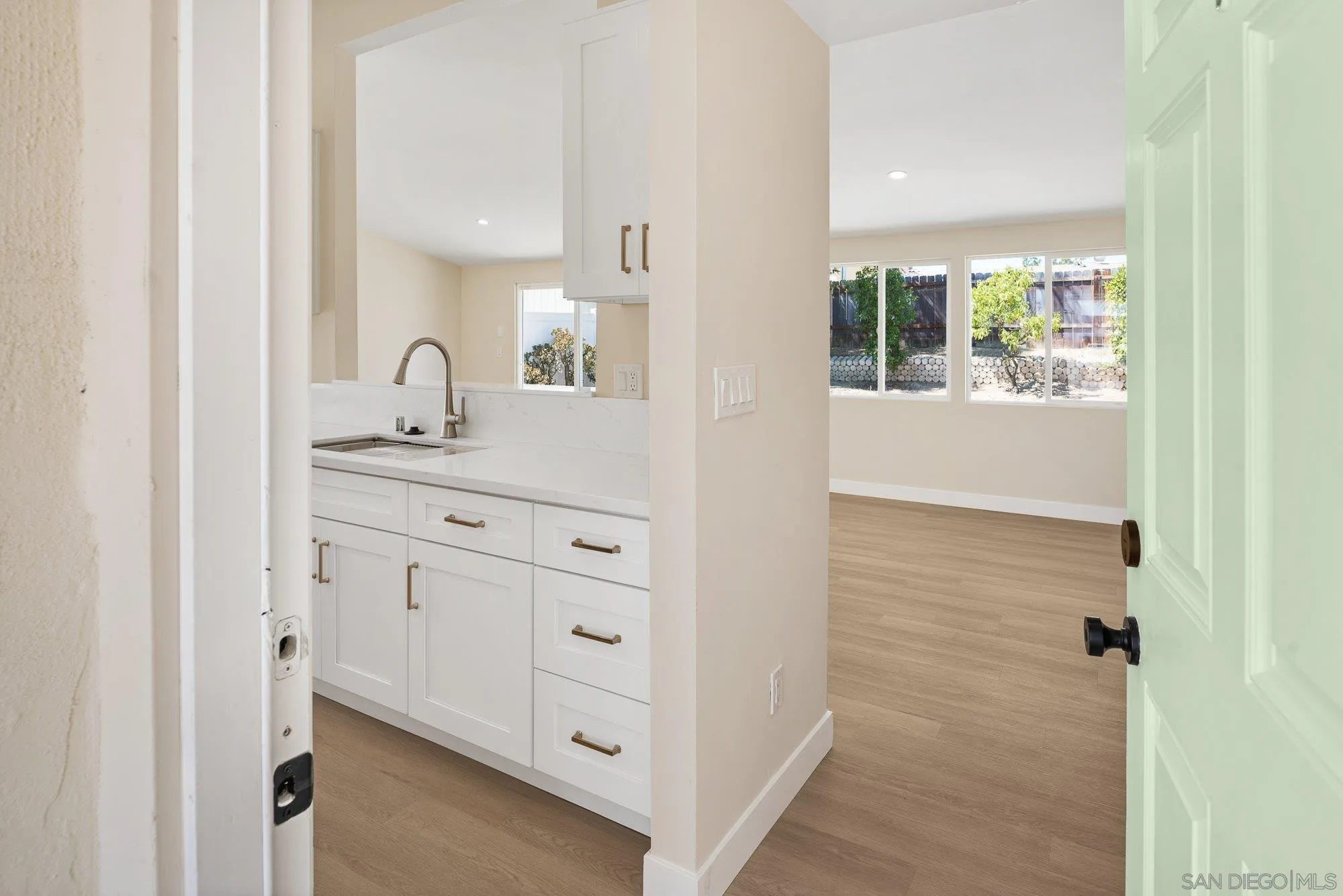 https://cdn.realtyfeed.com/cdn/127/250038859/8e51ba6bcd918a10c98d083a7dcad812.webp