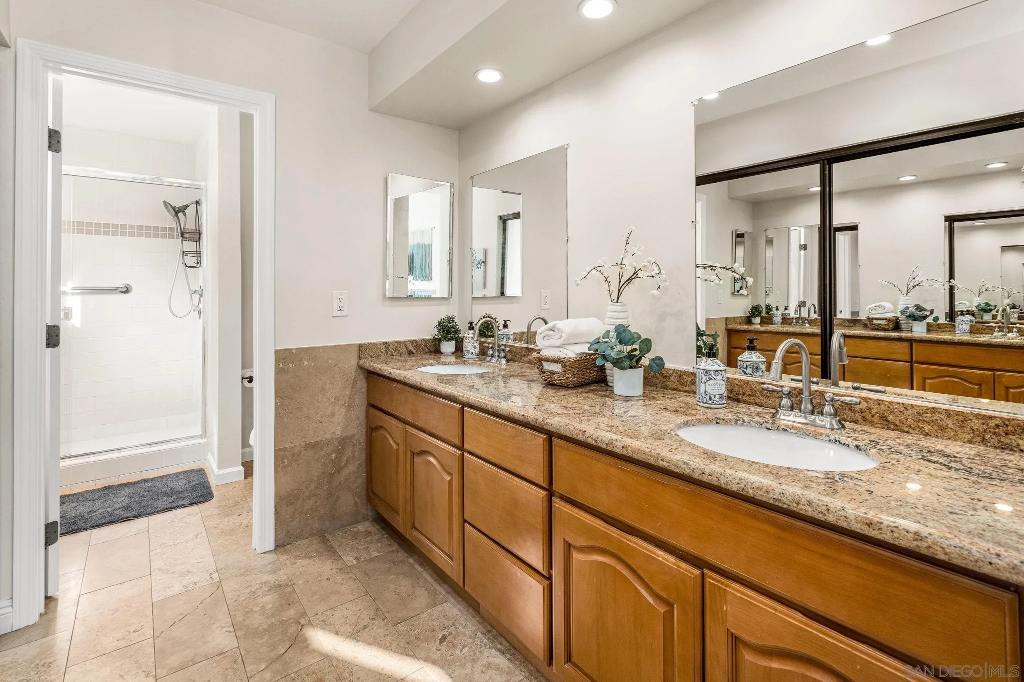 https://cdn.realtyfeed.com/cdn/127/250038868/c67ab2d567c2095f91ce9a4265bc007d.webp