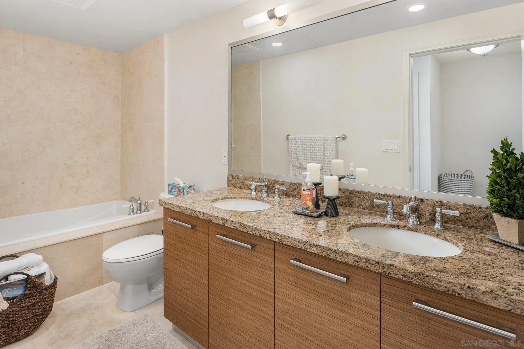 Photo #31: 250038870 Listing: Photo #31