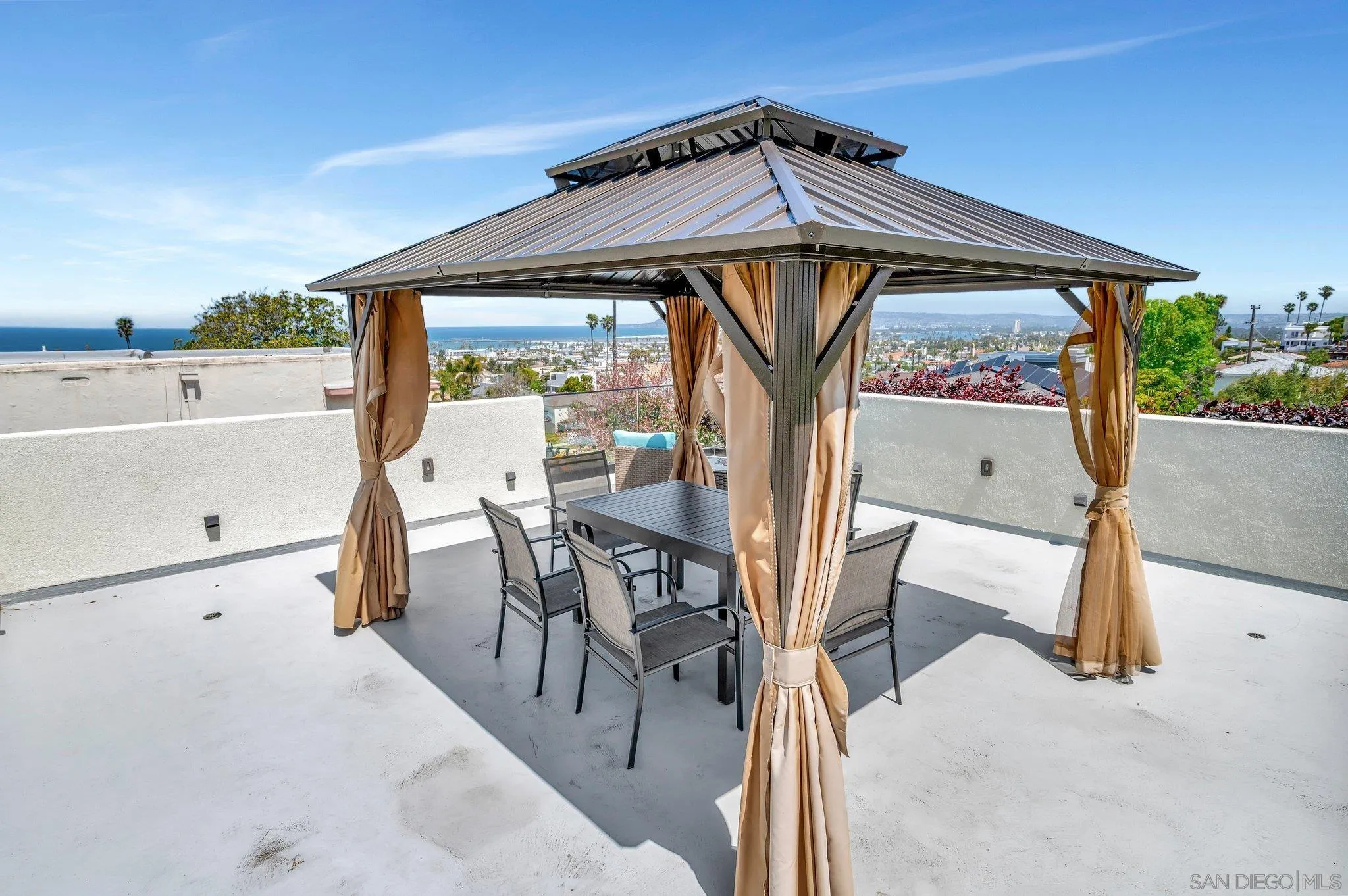 https://cdn.realtyfeed.com/cdn/127/250038872/8900a34f5020adf8fb9ef8a0420a52df.webp