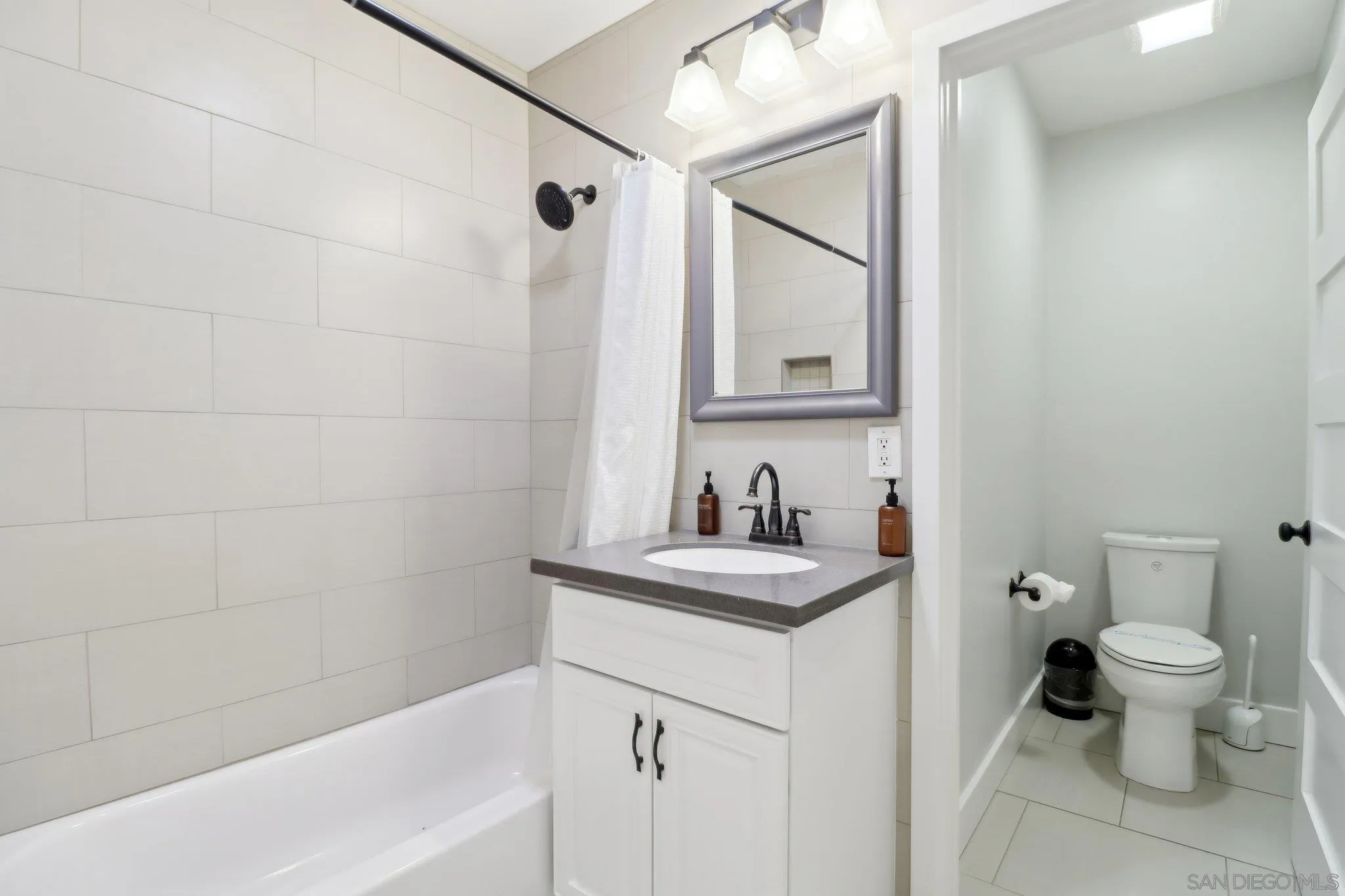 https://cdn.realtyfeed.com/cdn/127/250038872/c724c097aba31ff3dd056581aee66c33.webp