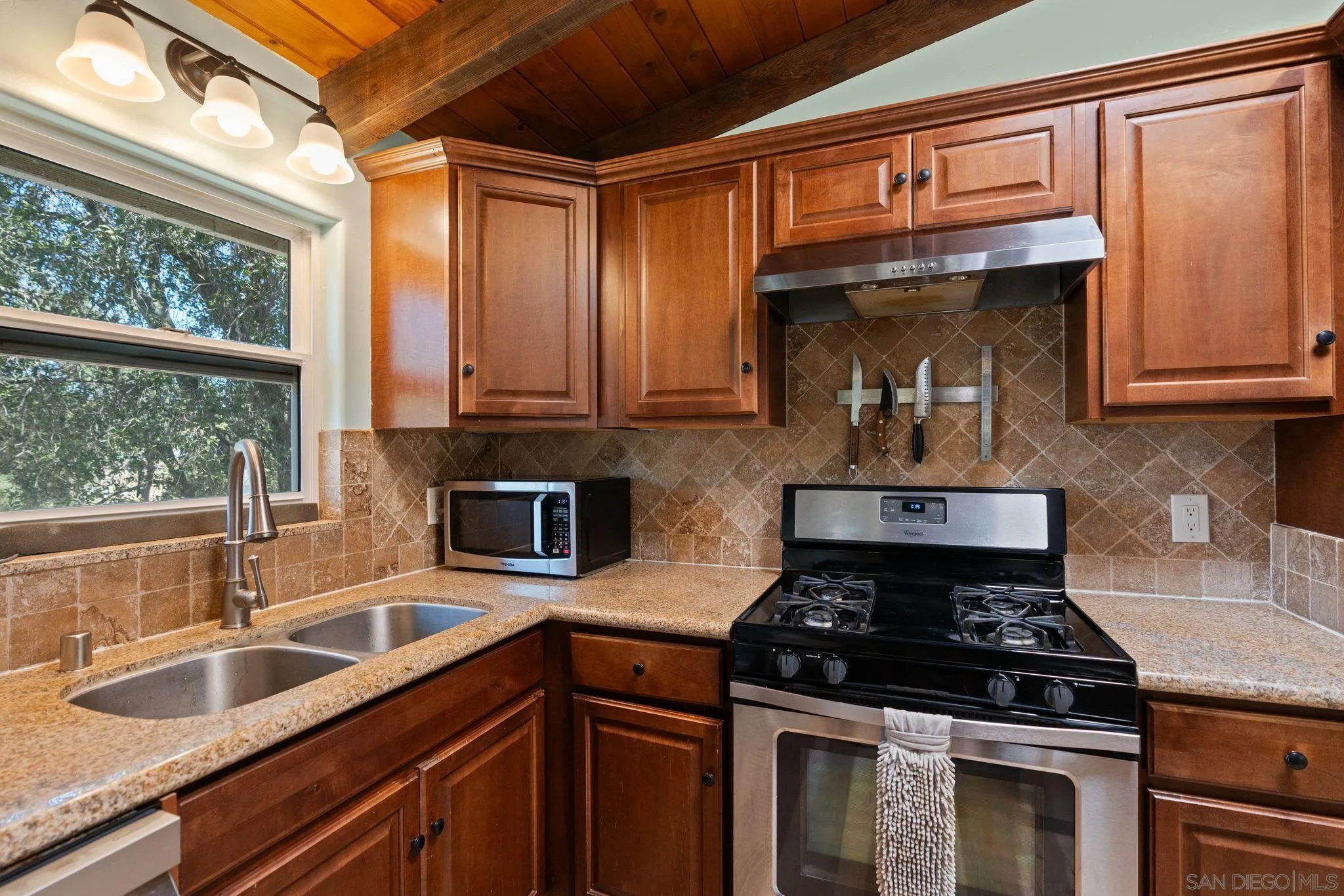 https://cdn.realtyfeed.com/cdn/127/250038873/aee460996a16d2f4a5e86dd6d4a0c6d3.webp