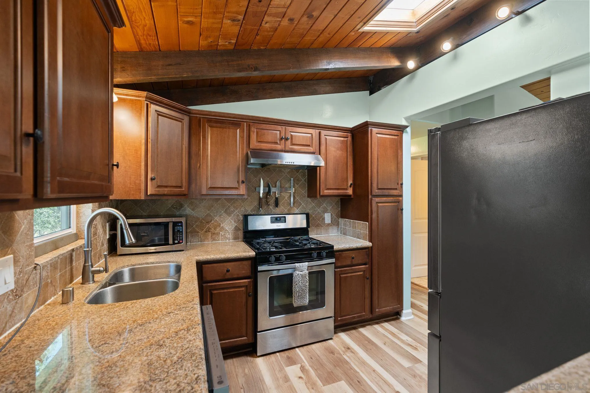 https://cdn.realtyfeed.com/cdn/127/250038873/f4669d596a7f000961bf4c6d3280a10d.webp