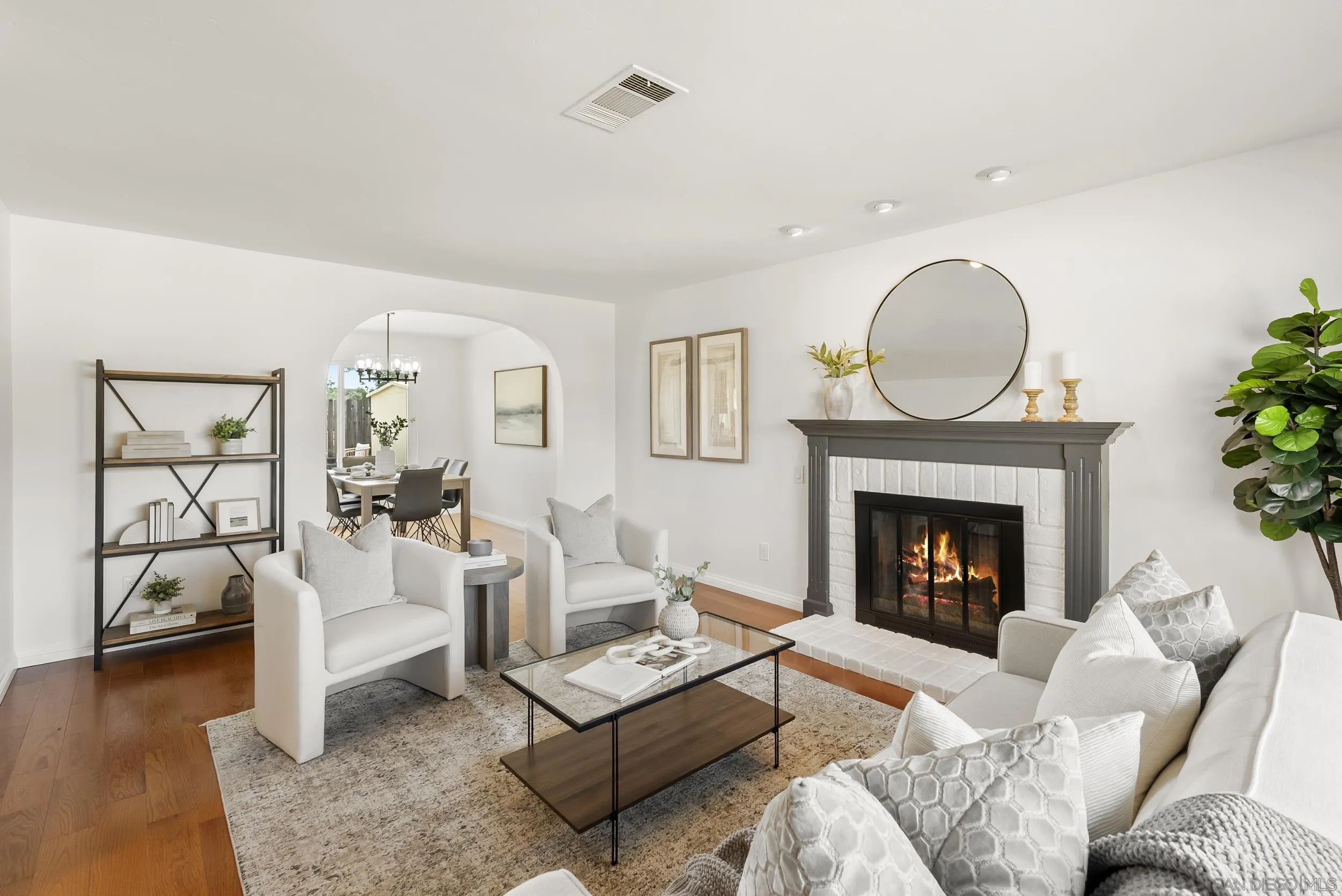 https://cdn.realtyfeed.com/cdn/127/250038874/49f17327c7d8c4820a3e7d300018cf7c.webp