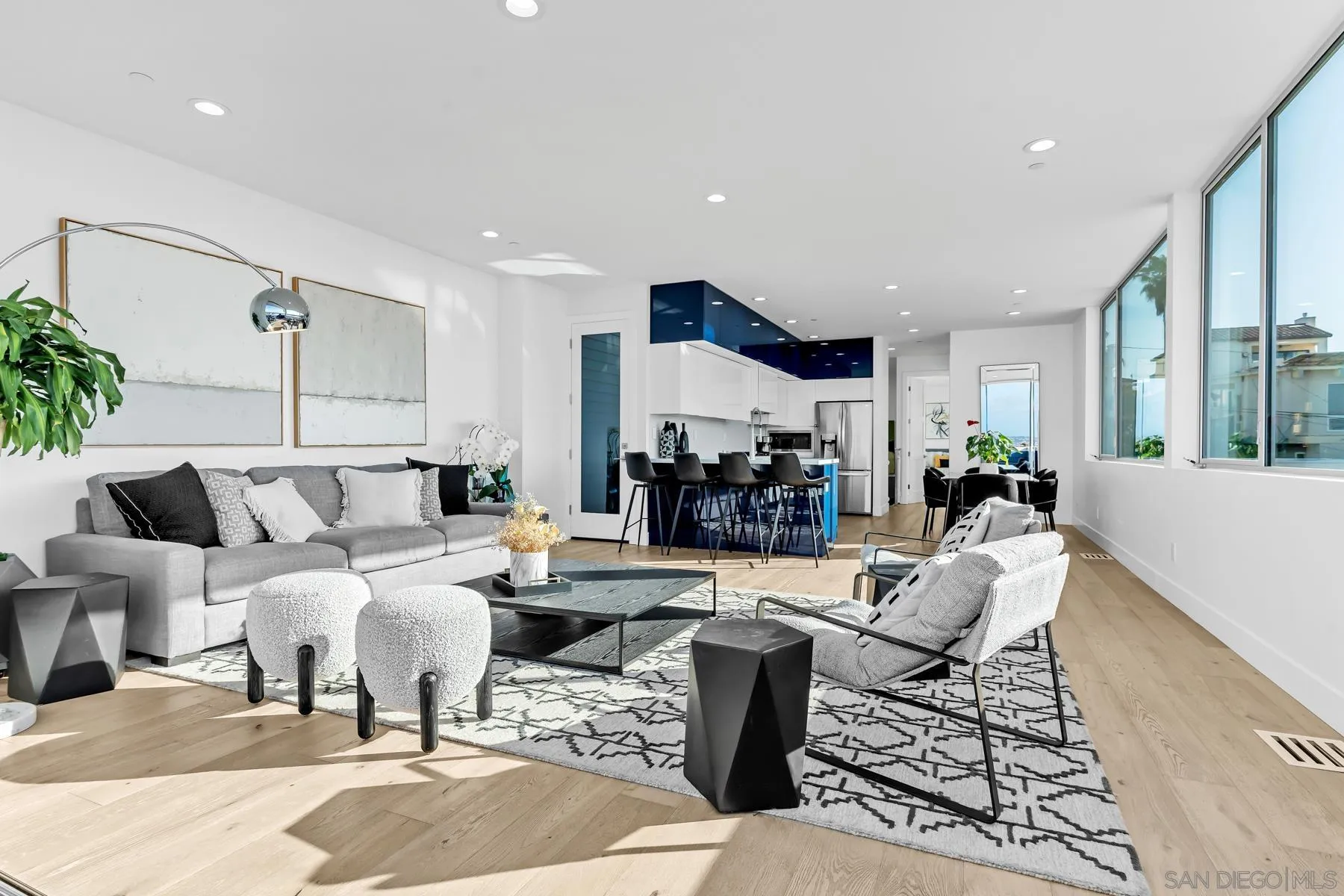 https://cdn.realtyfeed.com/cdn/127/250038875/cce94af9a25c0c9f4386c4c59f3a7d7a.webp
