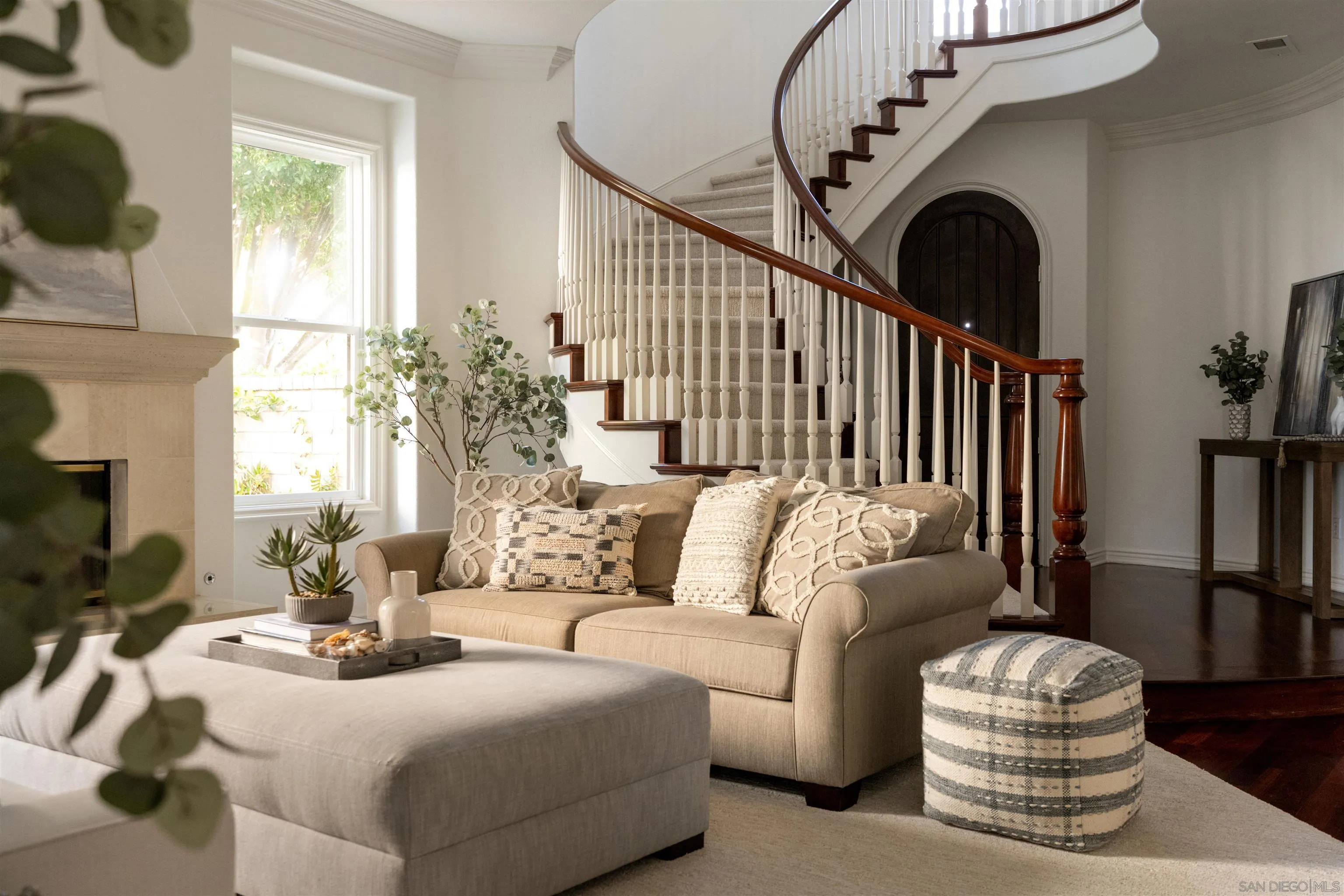 https://cdn.realtyfeed.com/cdn/127/250038884/01e70d8f7bd8a68ffe398cda8cea385b.webp