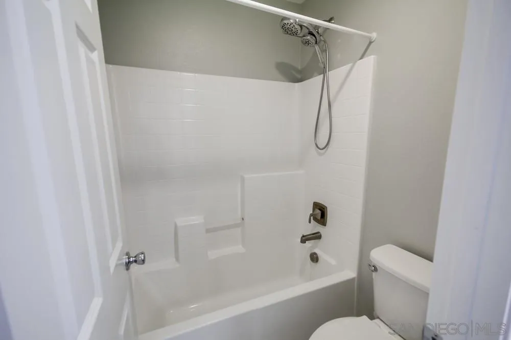 https://cdn.realtyfeed.com/cdn/127/250038887/24d56429b6f9d8b67f1b7b357430708b.webp